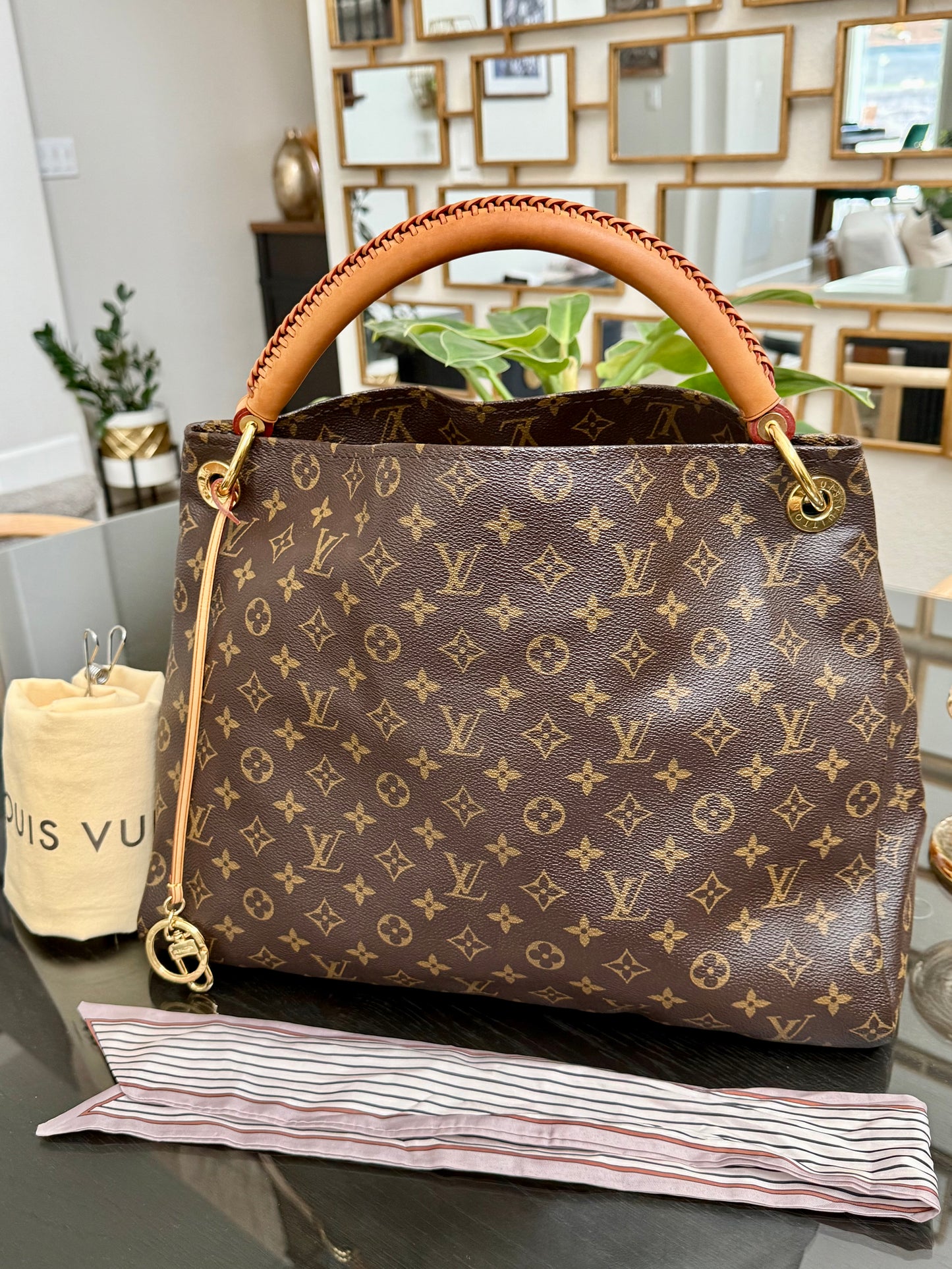 Artsy MM with Dustbag, Insert Organizer and Non branded Scarf - 📅 Year: 2010