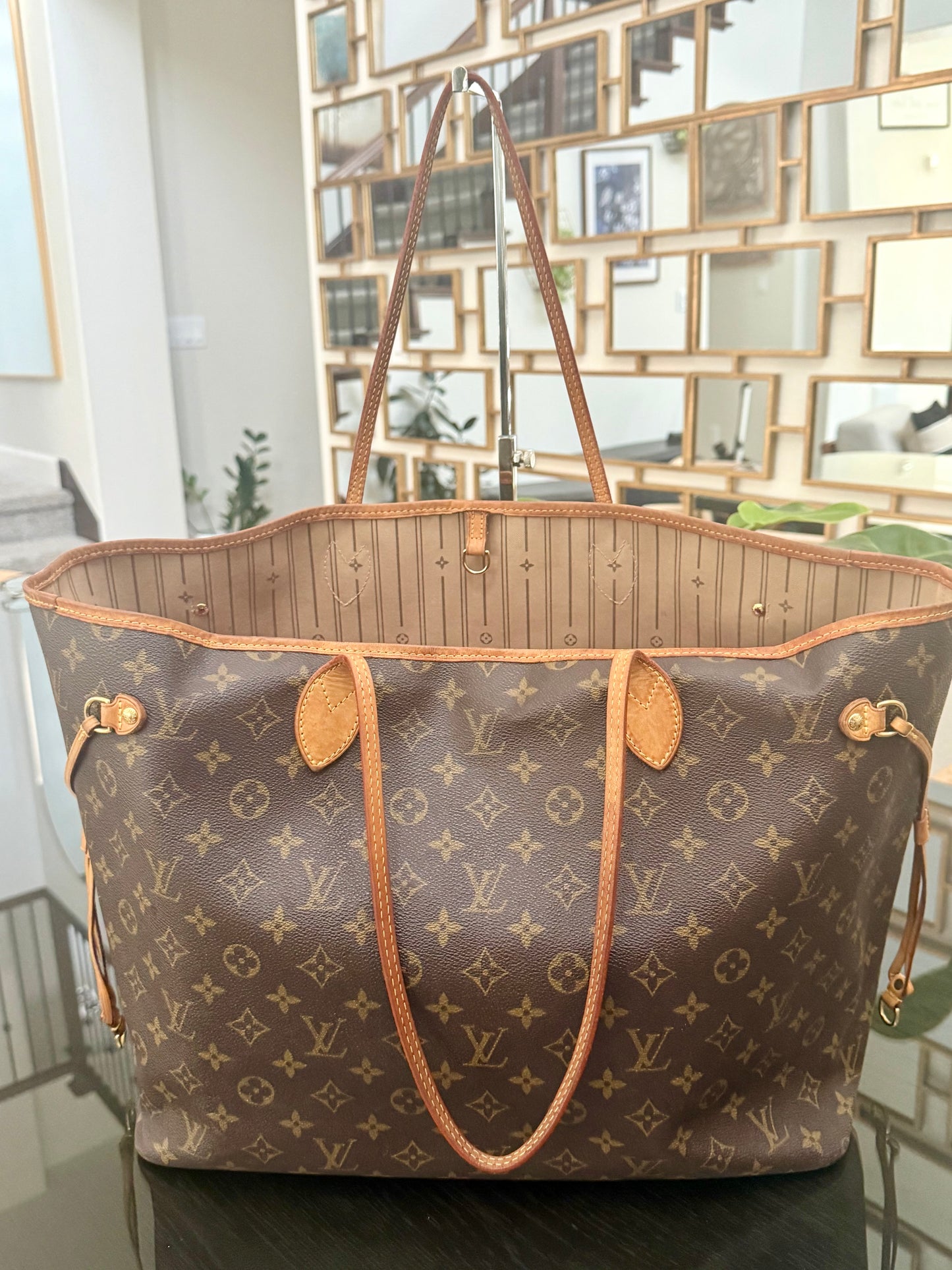 Neverfull GM in Monogram with Insert Organizer 🗓️ Year: 2007