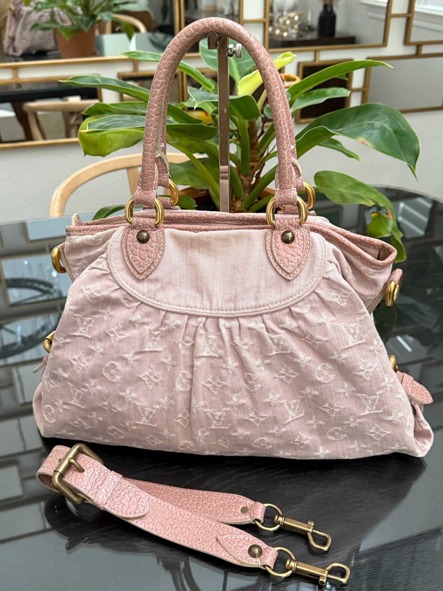 Denim Neo Cabby MM in Rose Pink 🗓️ Year: 2009