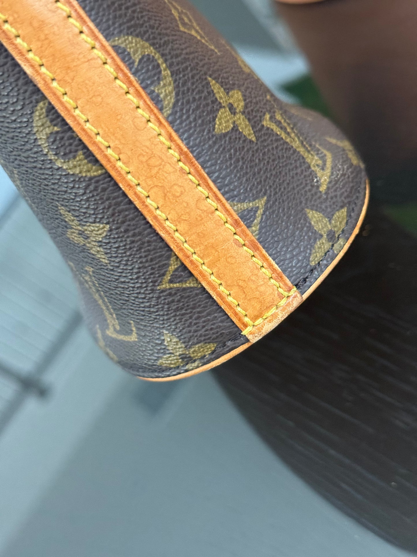 Drouot Crossbody -π
Year: 1997
