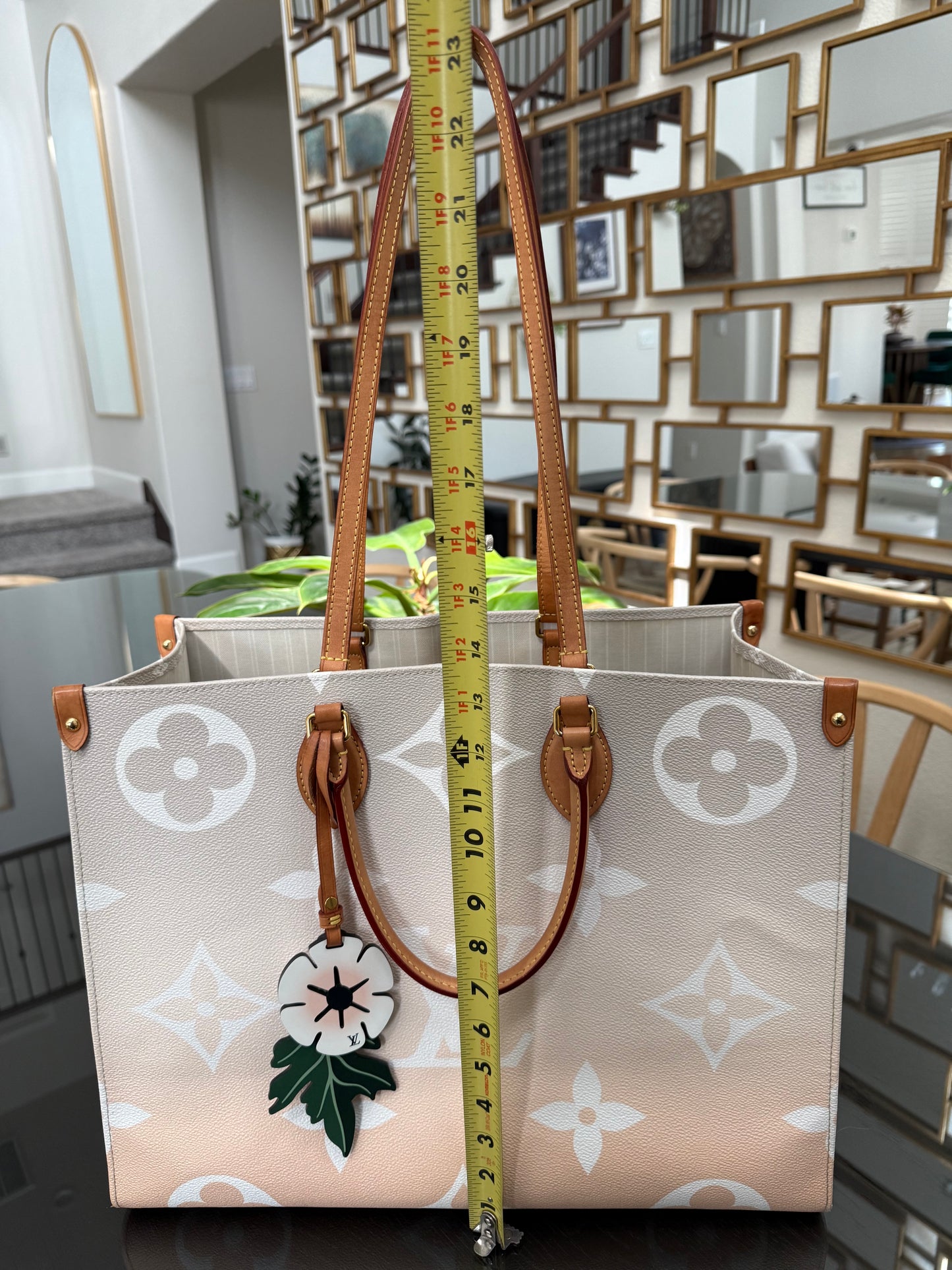 On The Go GM By The Pool in Monogram with Dustbag and Insert Organizer -Microchip