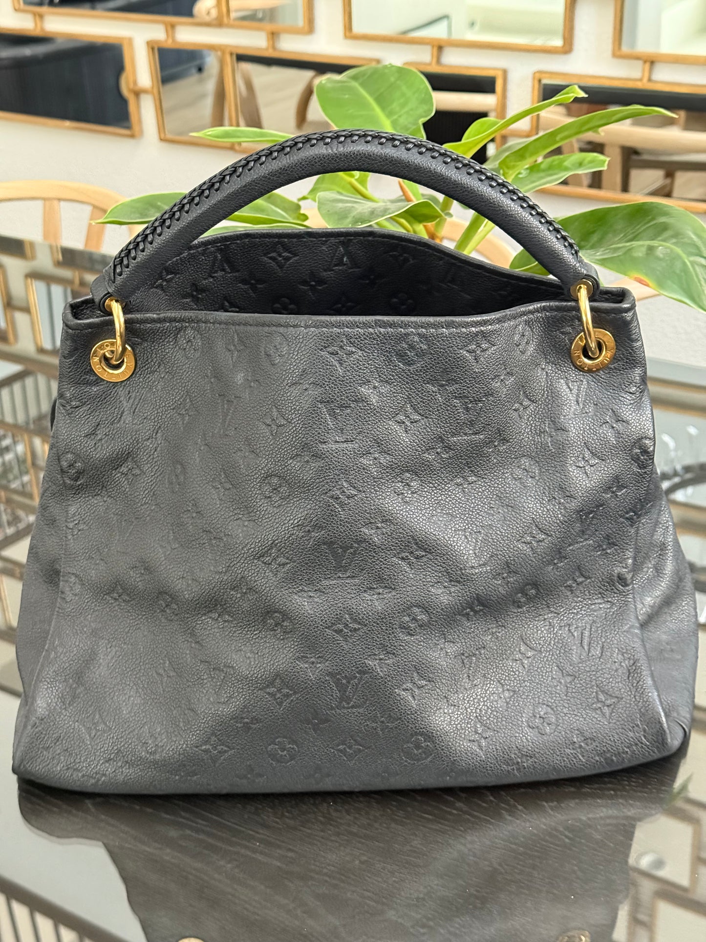 Artsy MM Empriente in Black with Dustbag and Insert Organizer - ๐
Year: 2015
