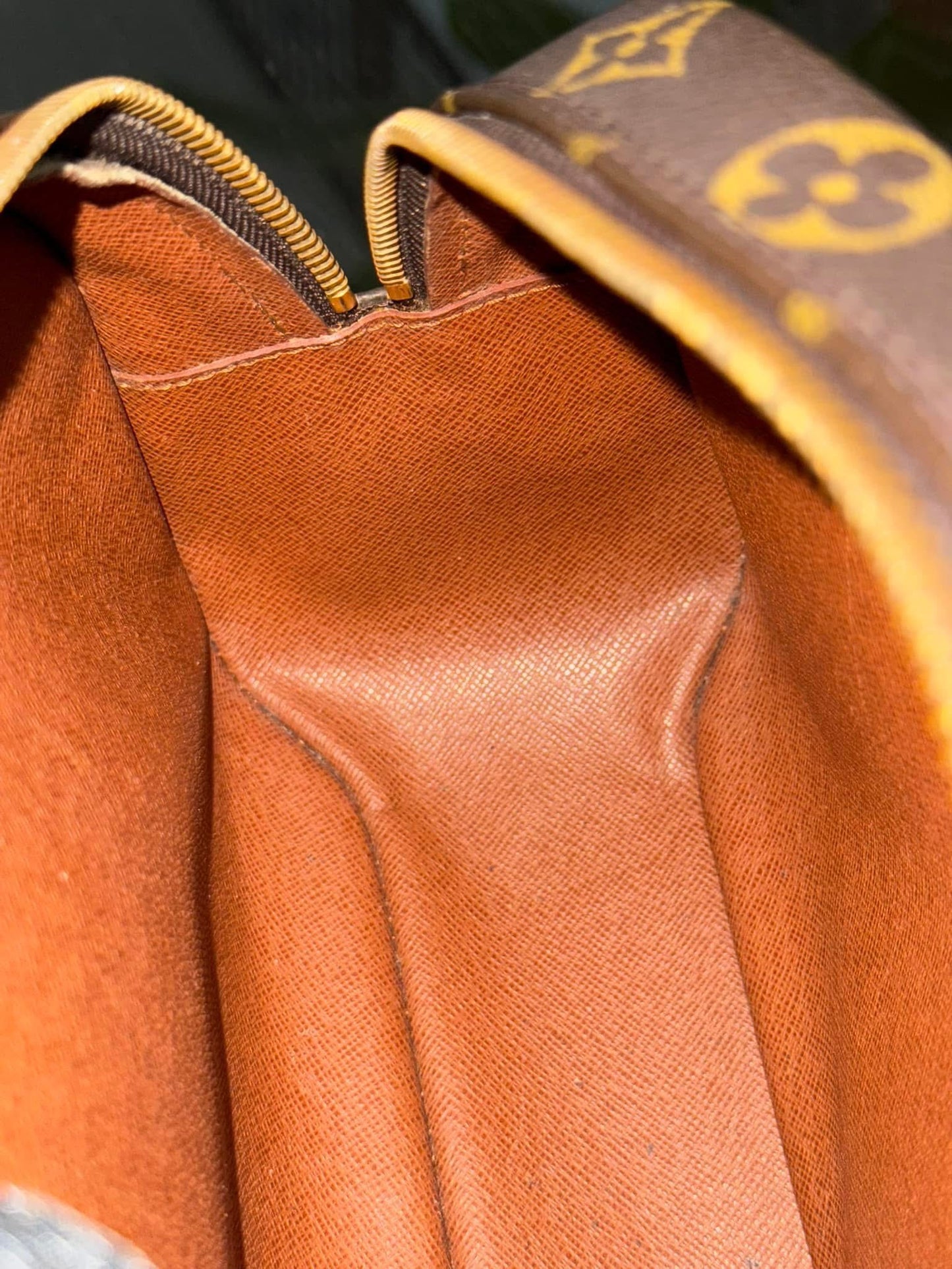 Blois Crossbody -๐๏ธ Year: 1999