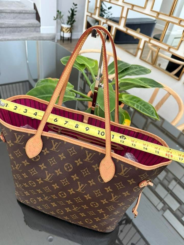 Neverfull MM Monogram in Peony with Dustbag and Insert organizer π
Year: 2020