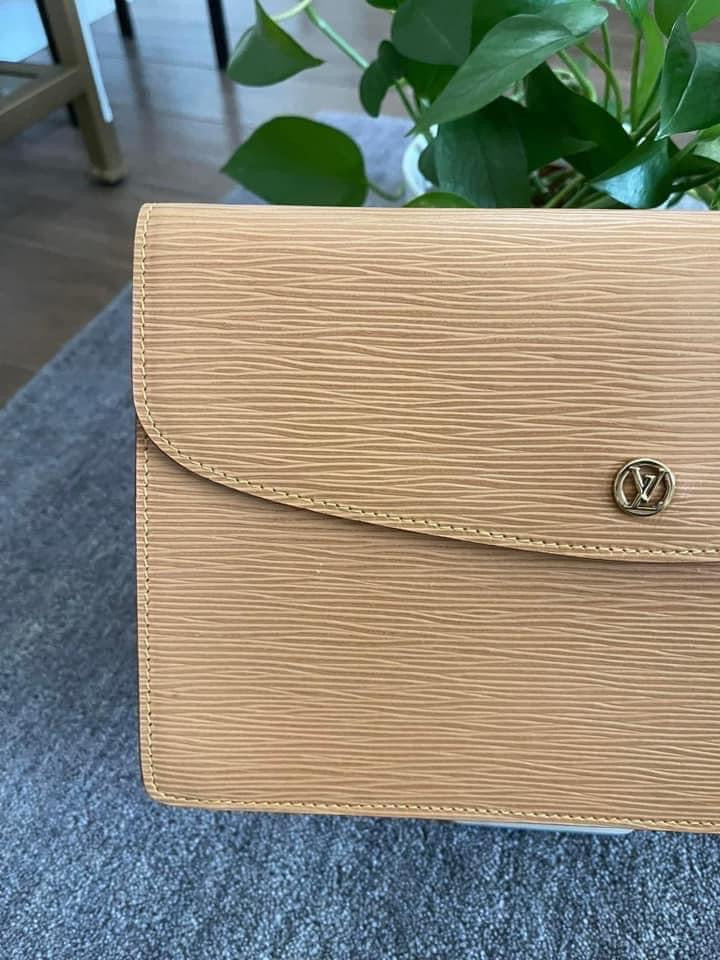 Epi Montaigne Clutch in Winnipeg Beige -Year: 1987