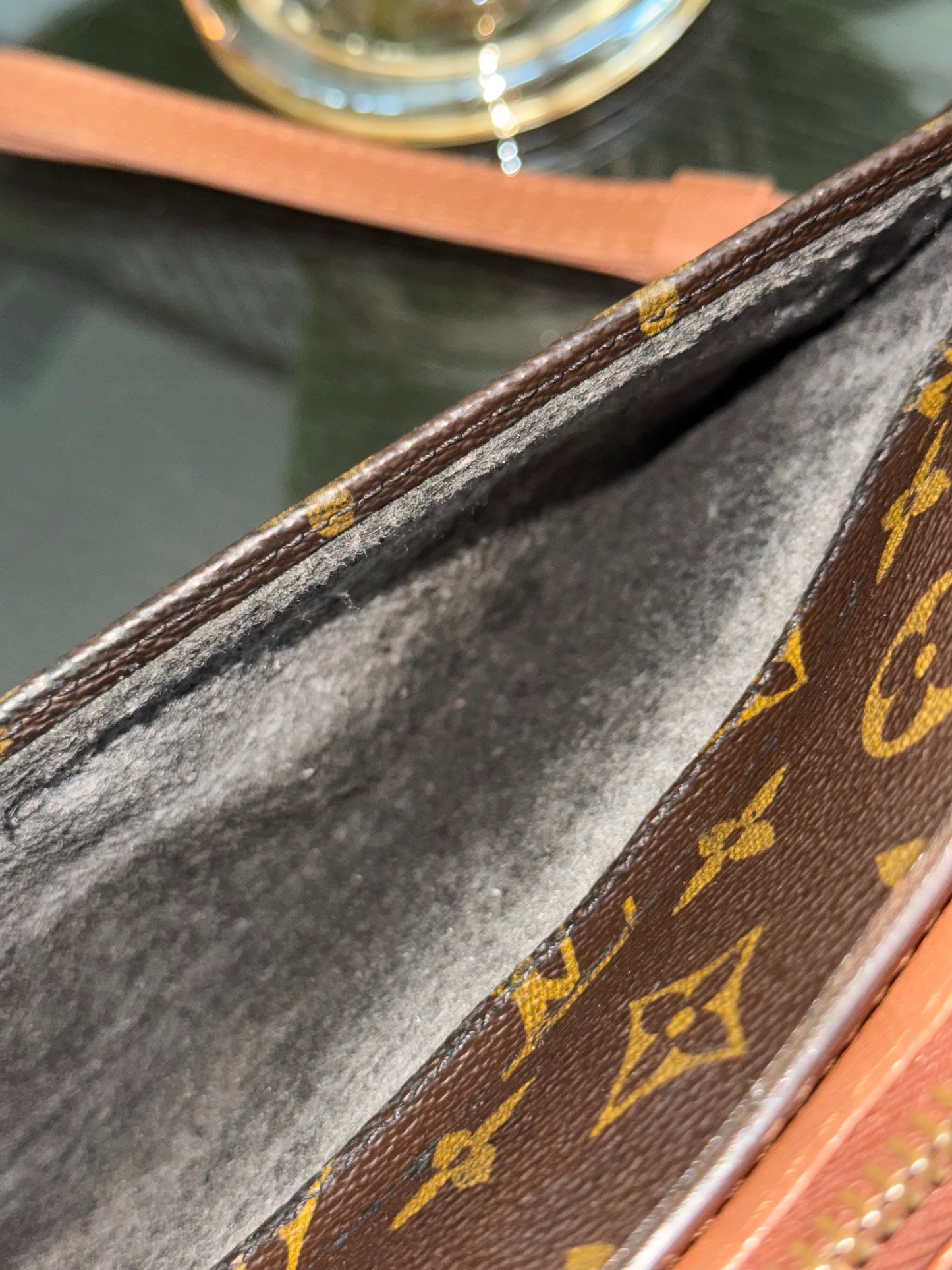 Orsay Clutch
๐๏ธ Year: 1993