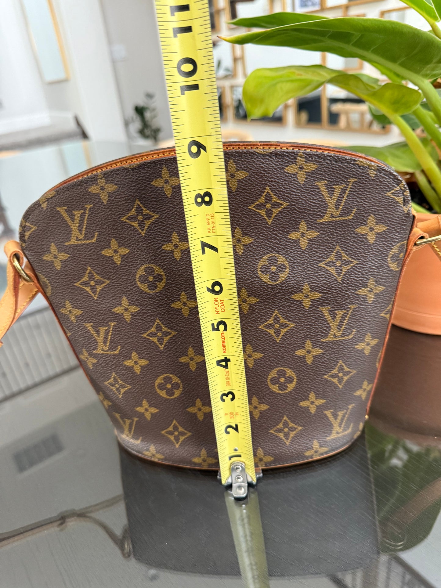 Drouot Crossbody -π
Year: 1997