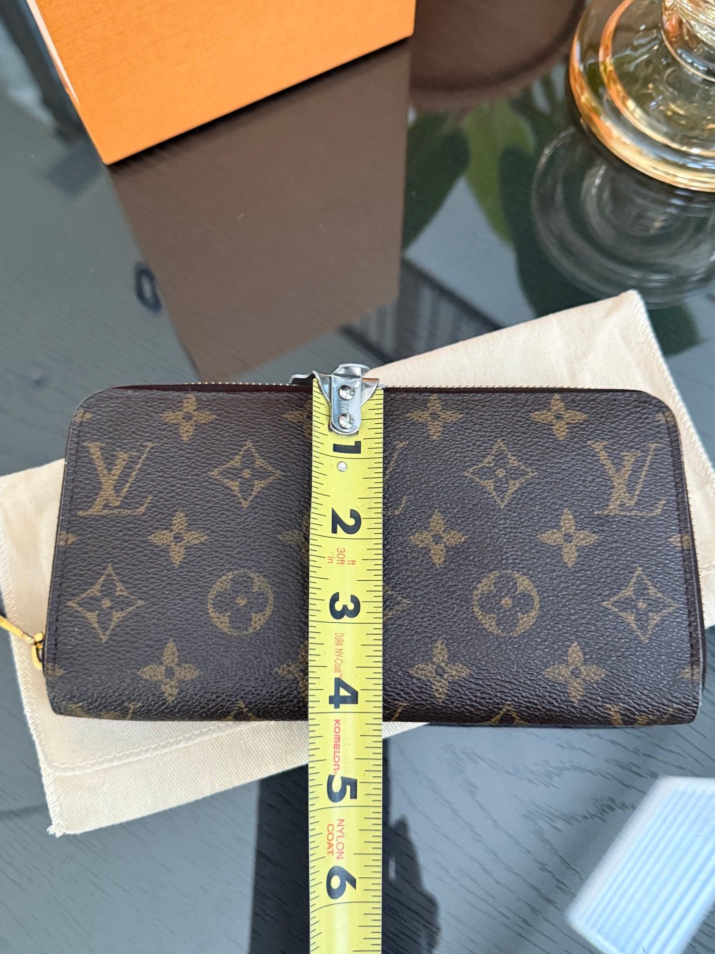 Zippy Long Wallet in Monogram with Dustbag and Box π
Year: 2009