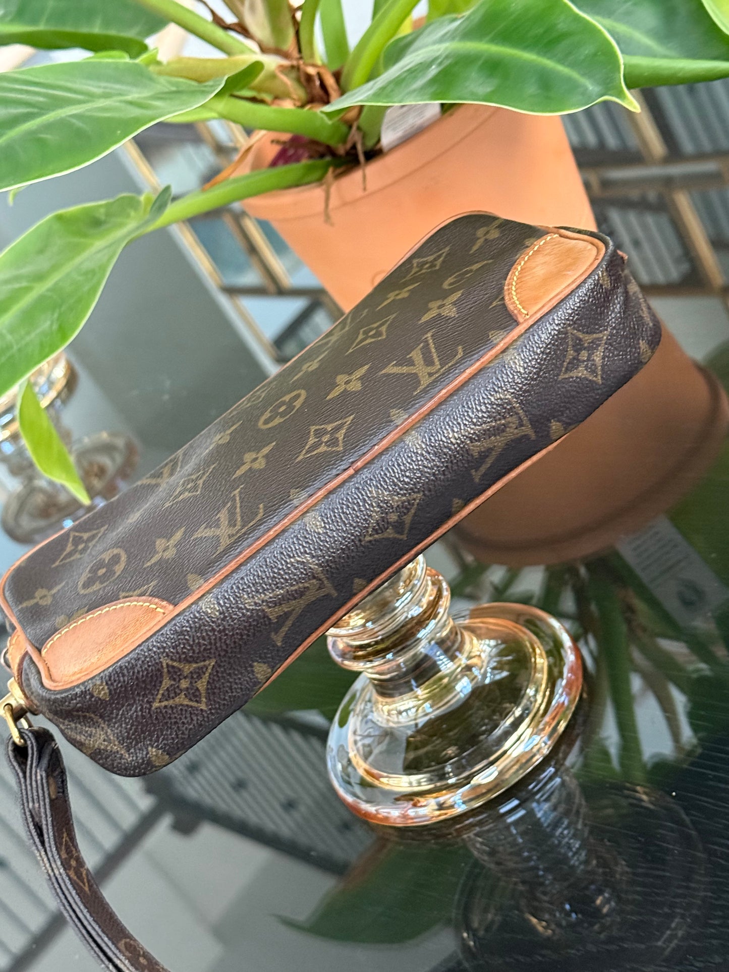 Marly Dragonne PM Clutch
๐๏ธ Year: 1992