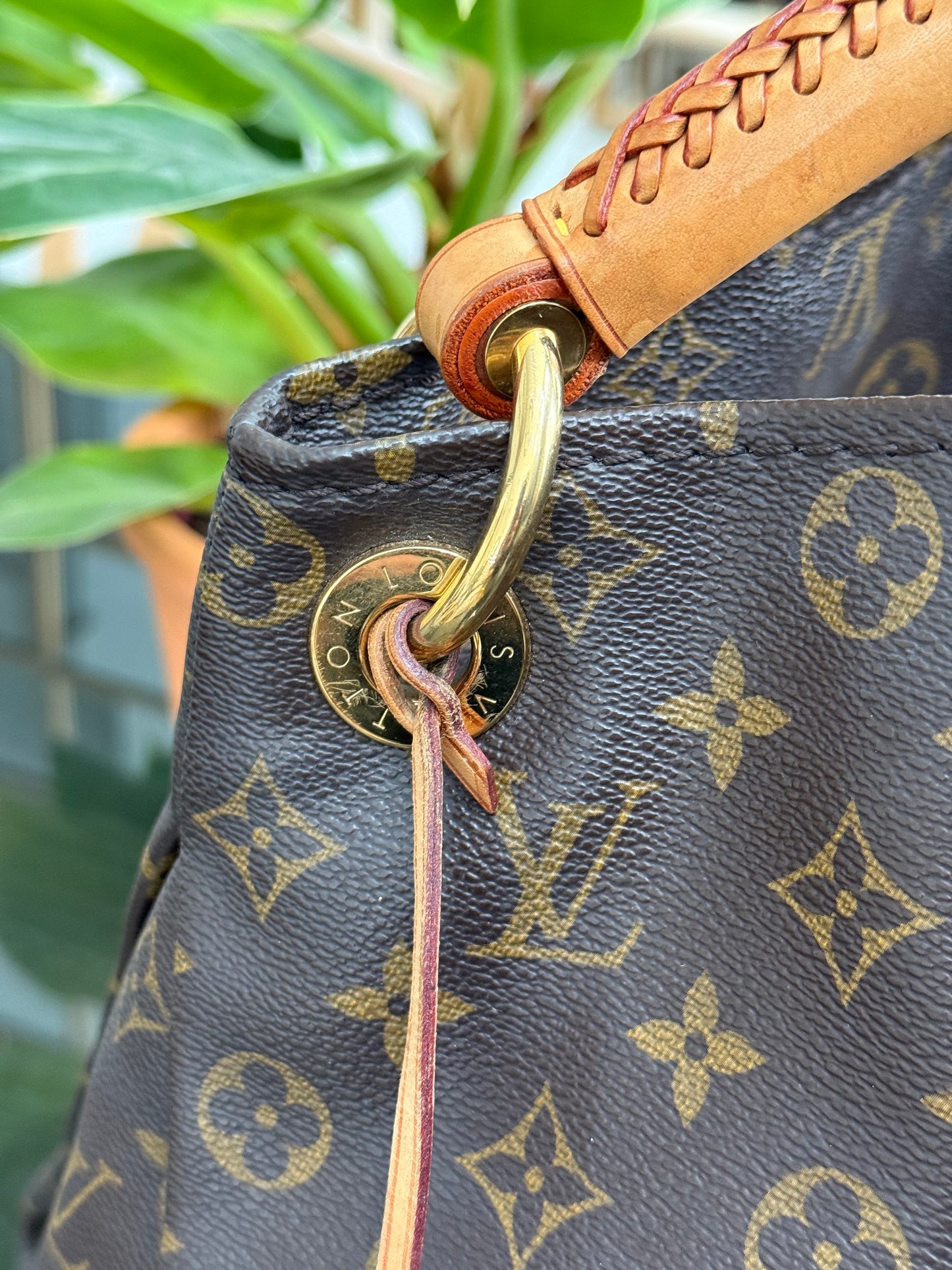 Artsy MM with Dustbag and Insert Organizer - ๐
Year: 2012