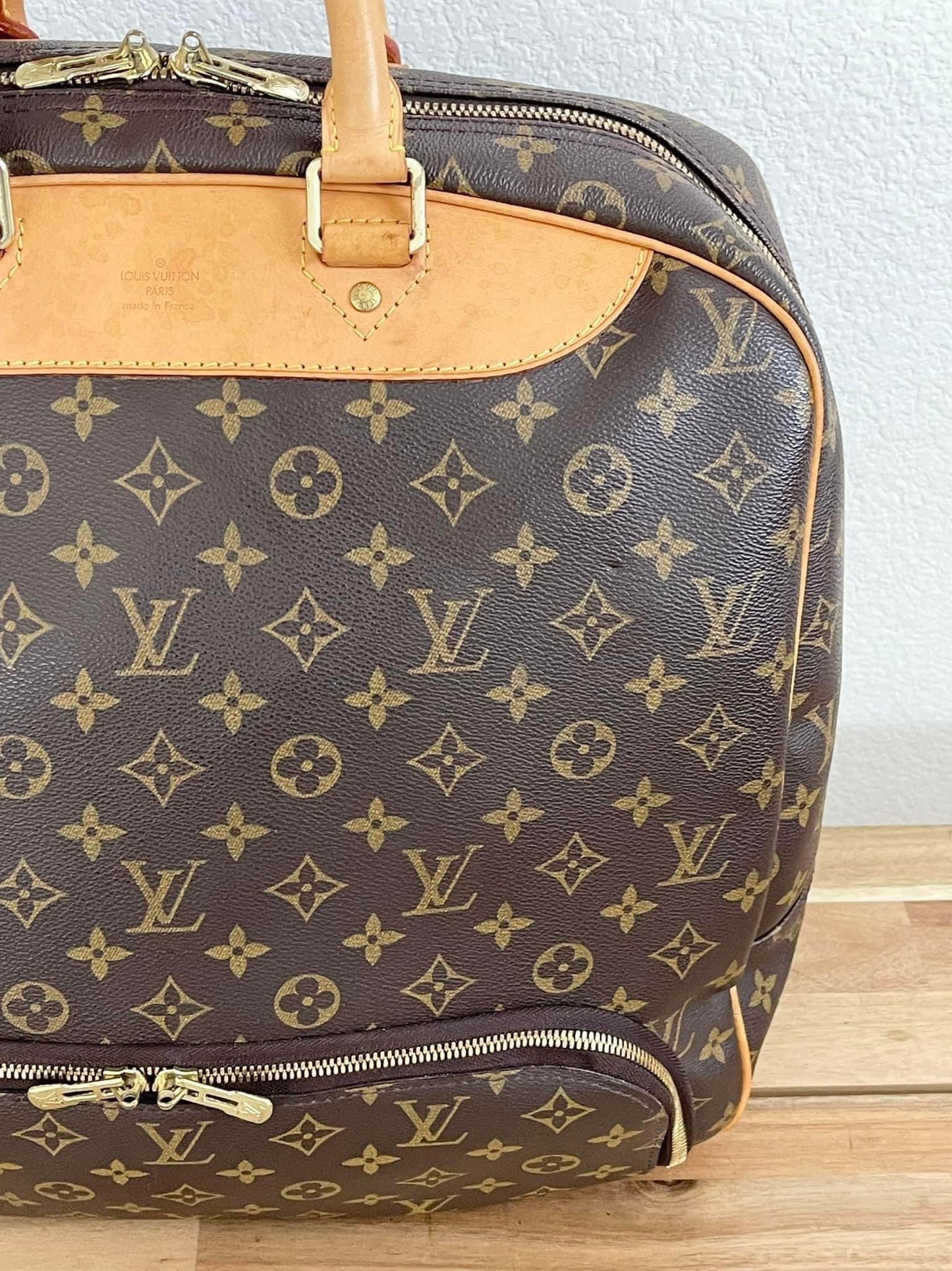 Evasion MM in Monogram - π
Year: 1999