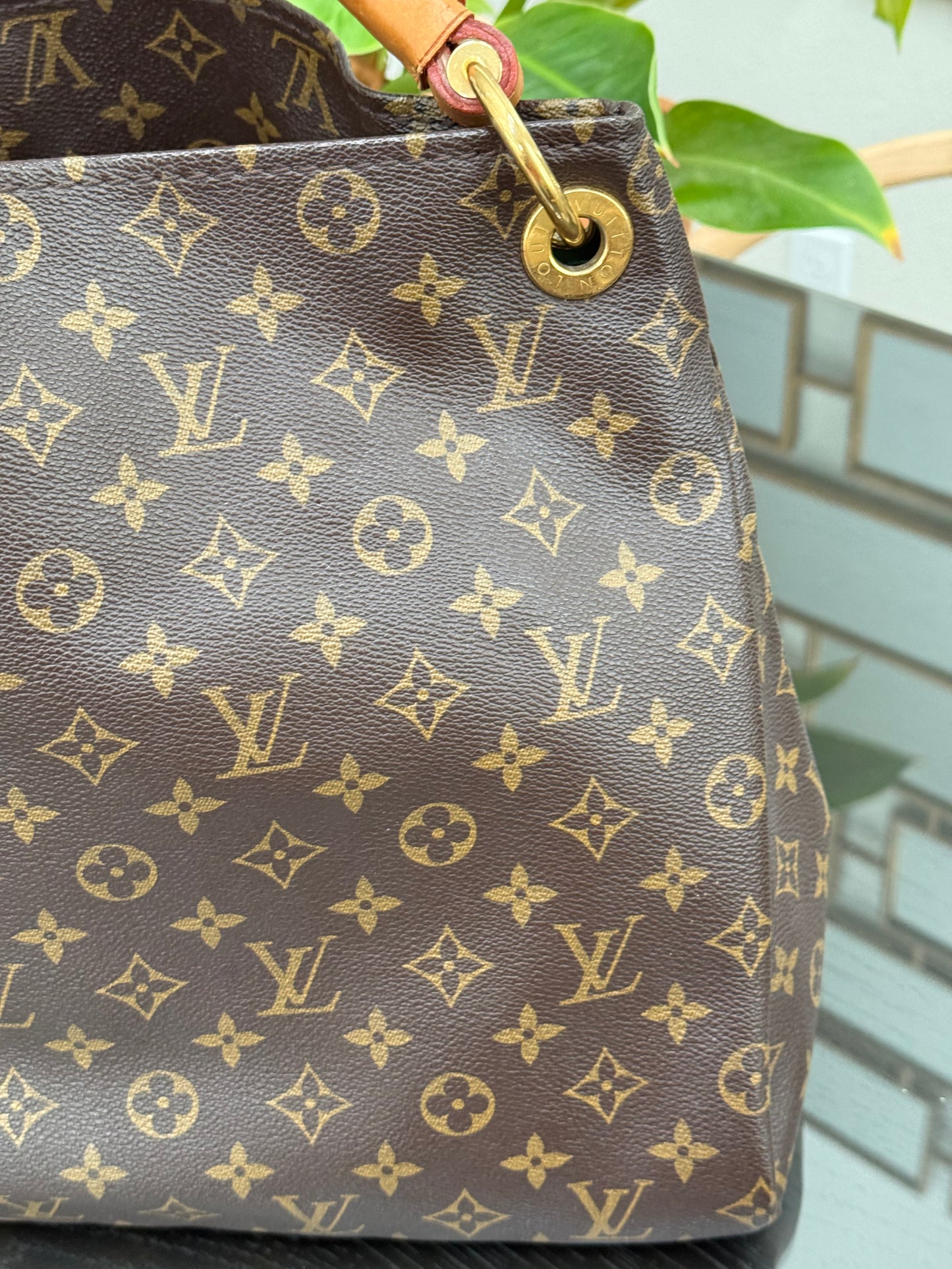 Artsy MM with Dustbag, Insert Organizer and twilly - ๐
Year: 2010
