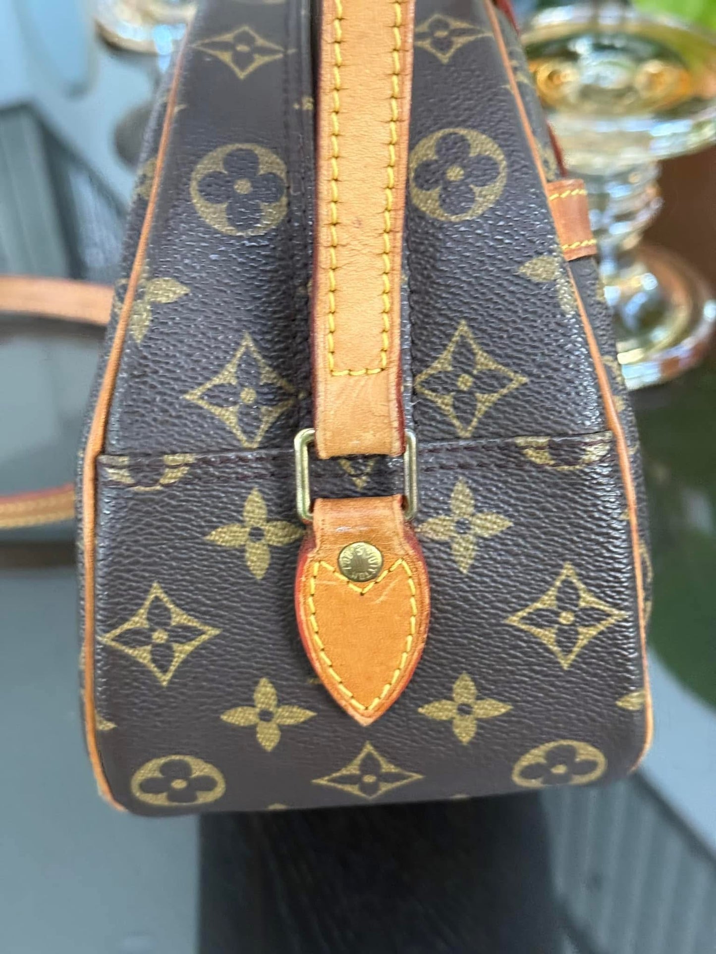 Blois Crossbody -๐๏ธ Year: 1999