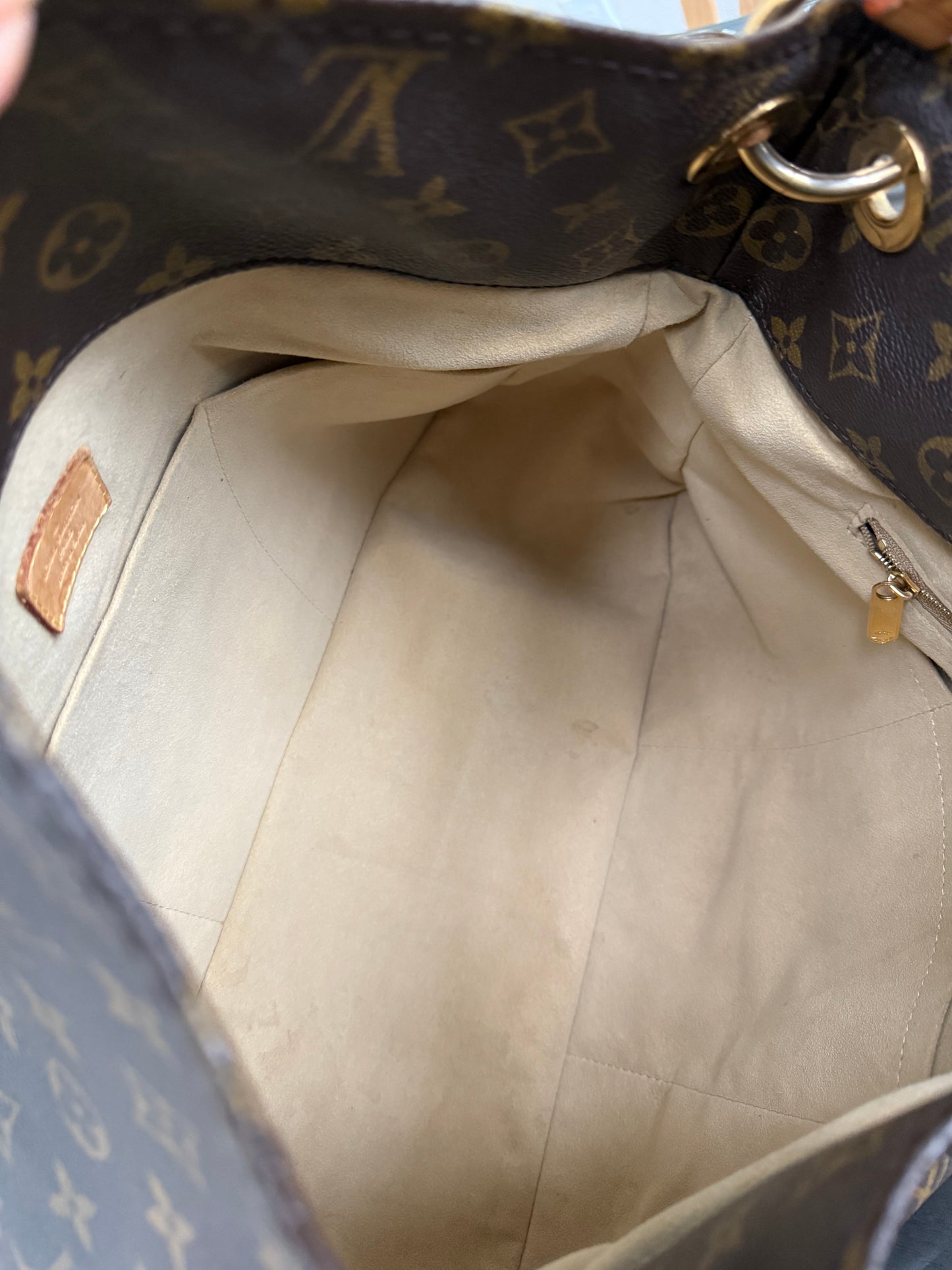 Artsy MM with Dustbag and Insert Organizer - ๐
Year: 2012