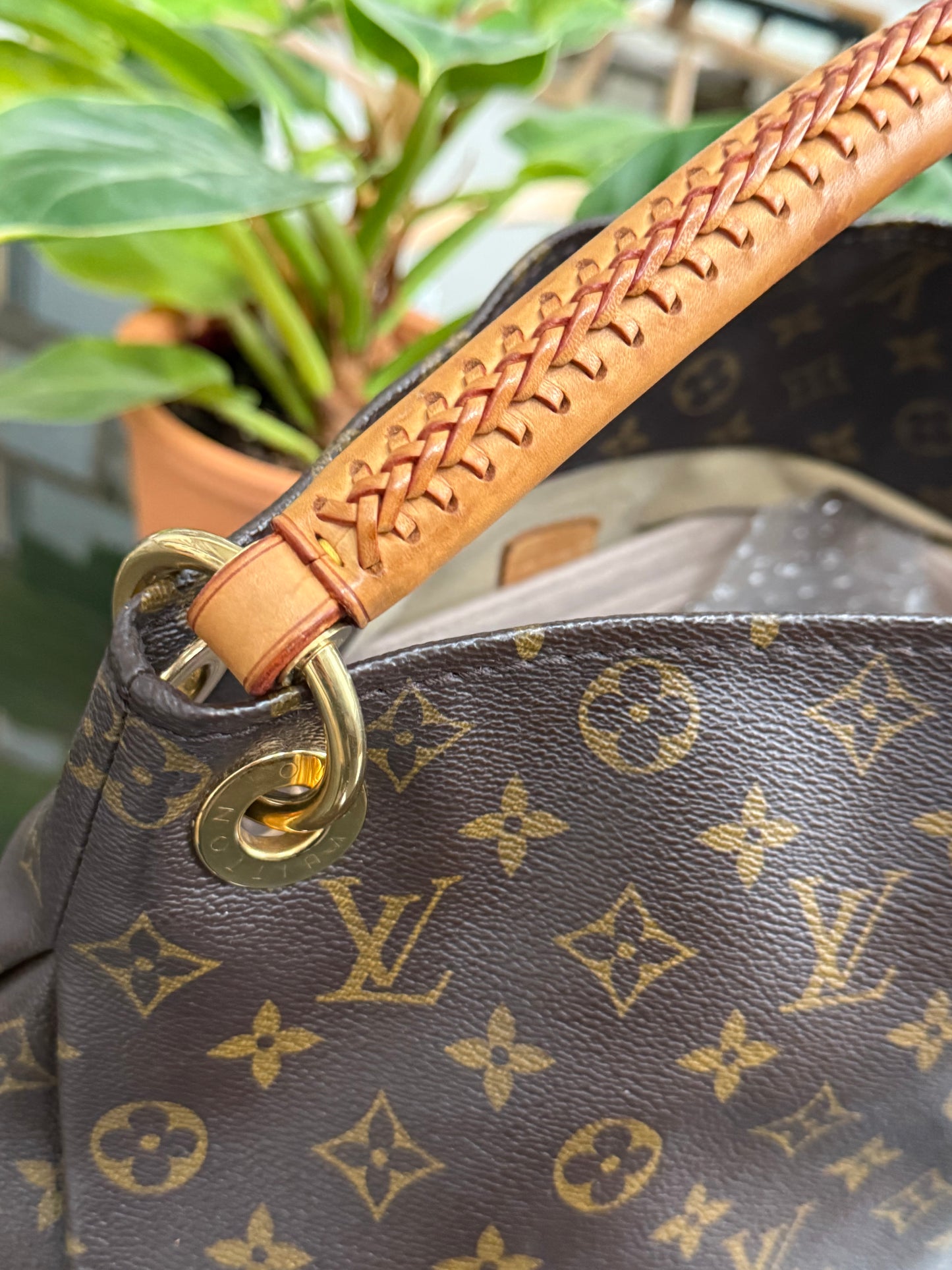 Artsy MM with Dustbag and Insert Organizer - ๐
Year: 2012