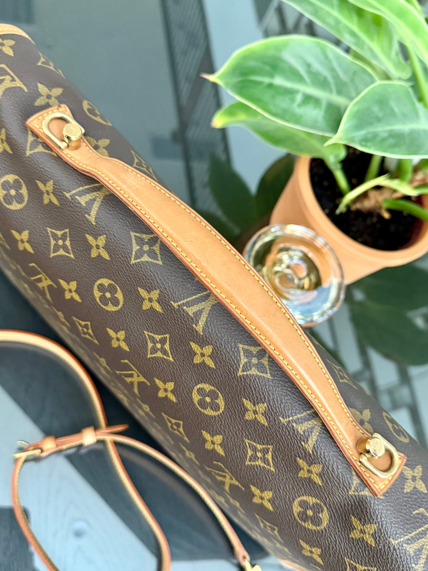 Beverly GM Satchel Crossbody - 📅 Year: 1991