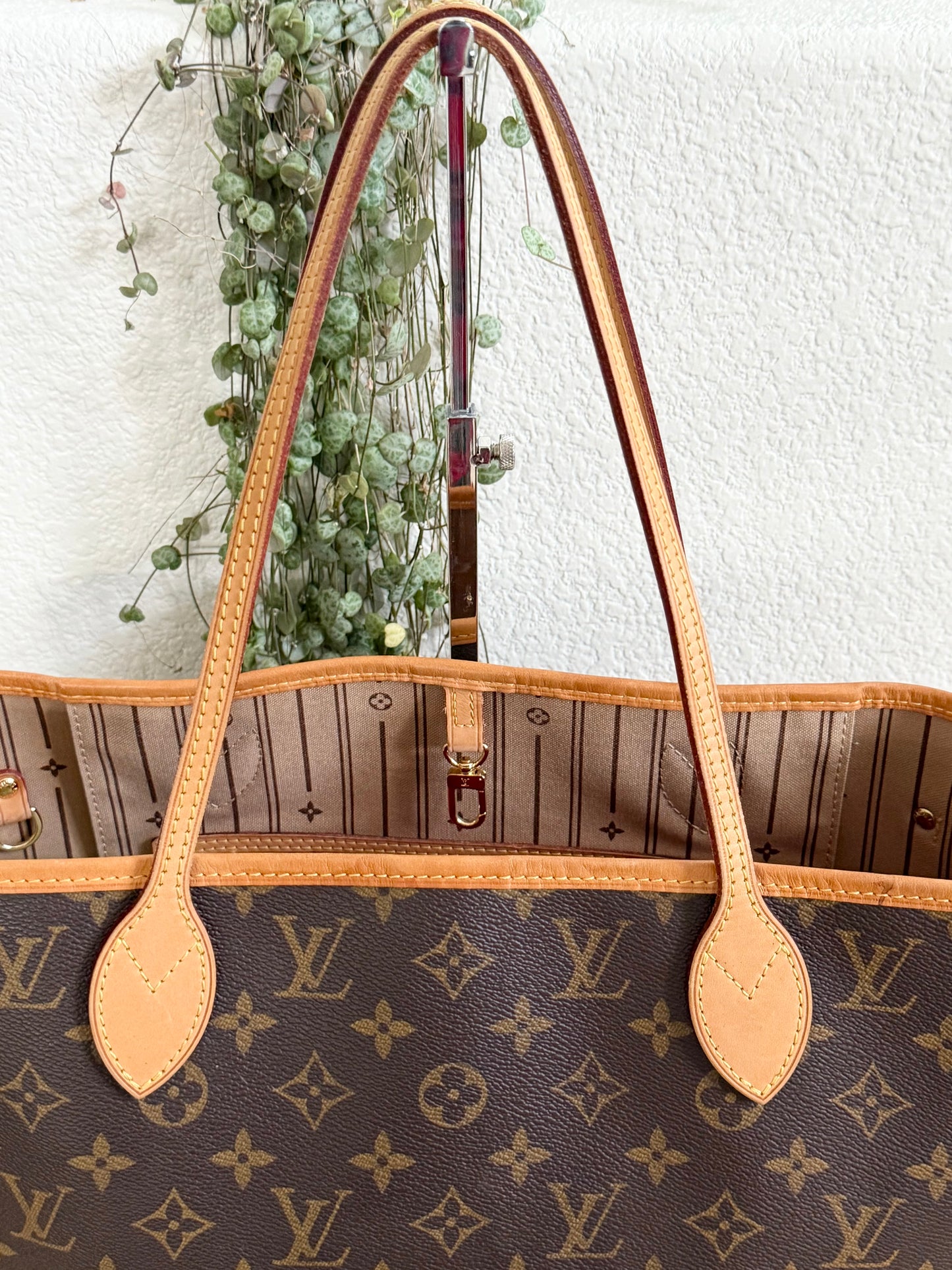 Neverfull MM with Dustbag and Insert Organizer -Year: 2012