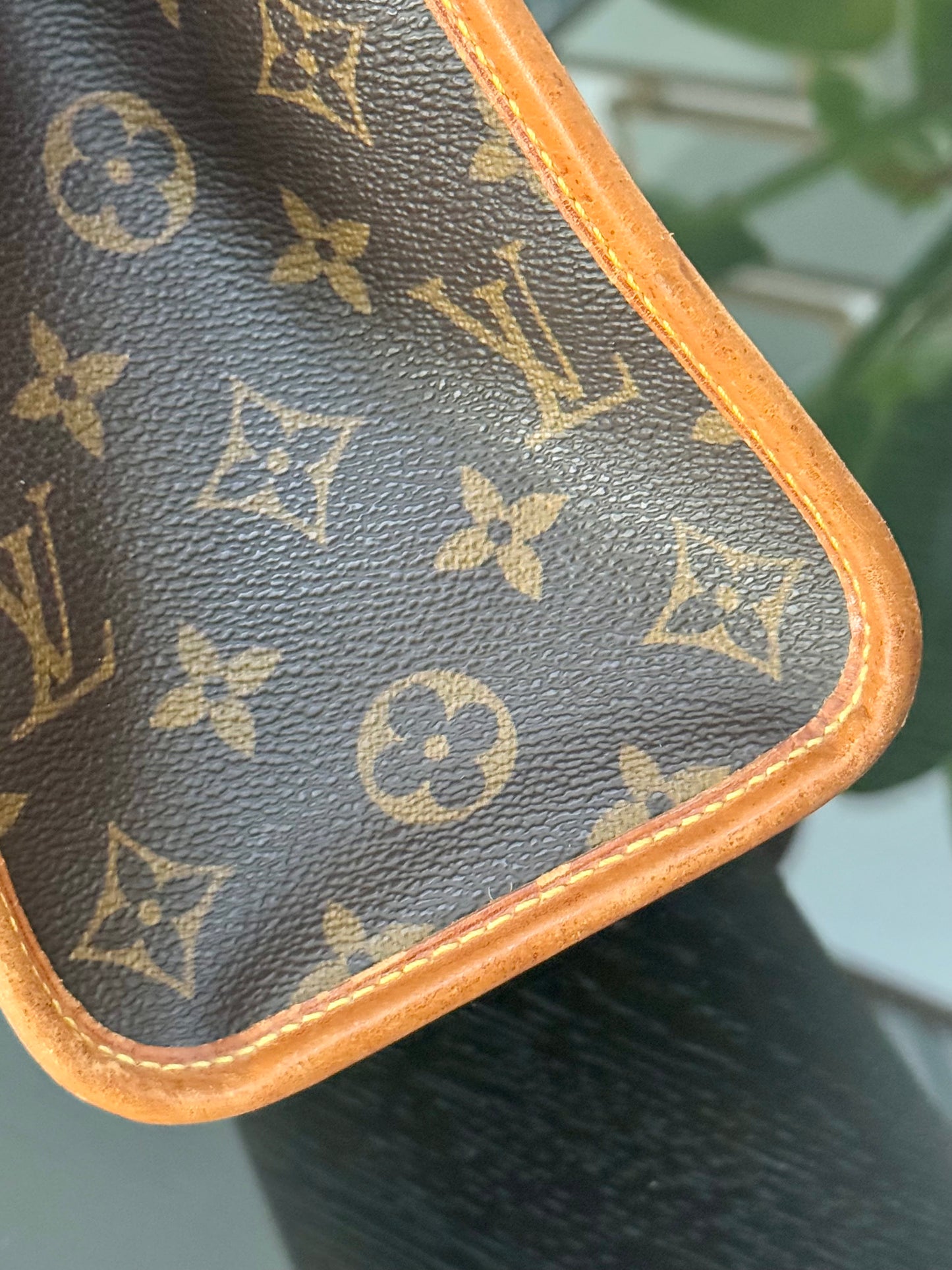 Beverly GM Satchel Crossbody - ๐
Year: 1996