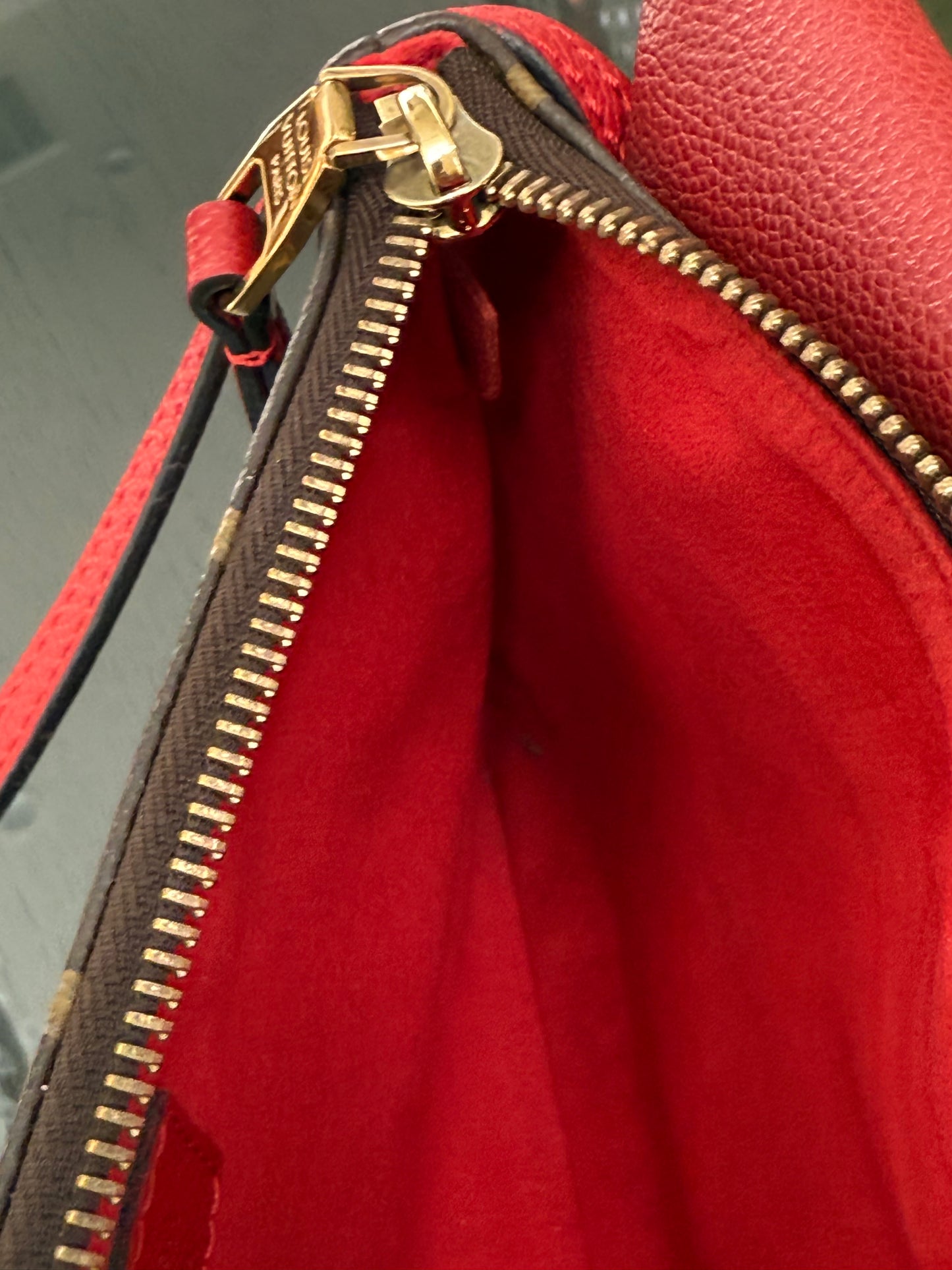 Twice Pochette in Cerise Red with Dustbag -π
Year: 2015