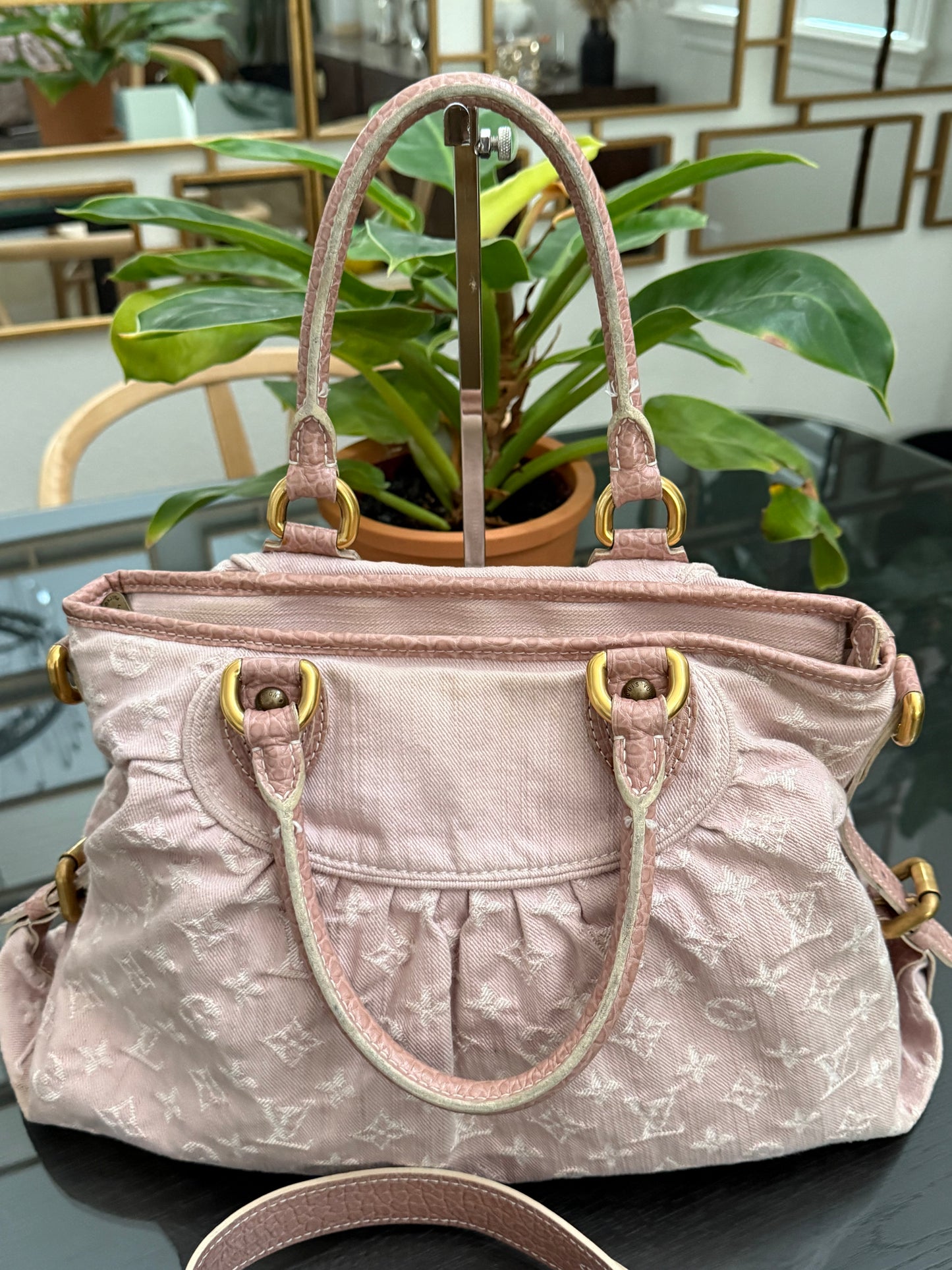 Denim Neo Cabby MM in Rose Pink 🗓️ Year: 2009