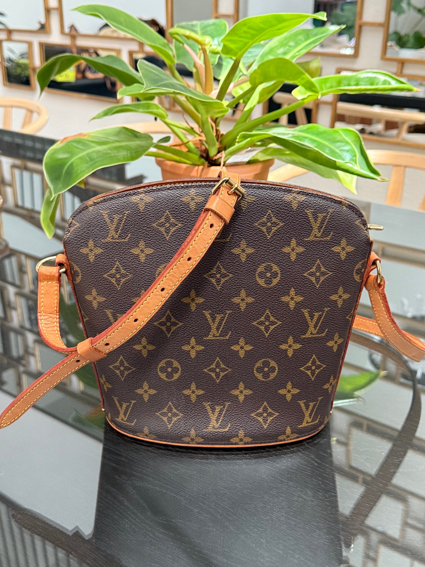 Drouot Crossbody
π
Year: 2000