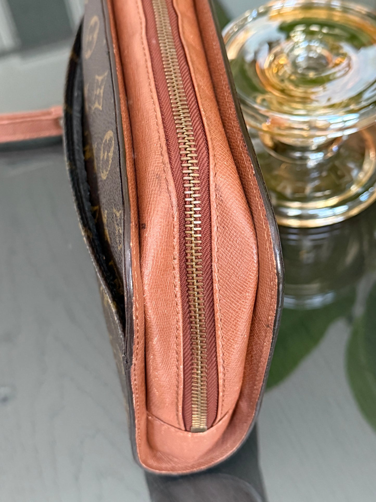 Orsay Clutch
๐๏ธ Year: 1993