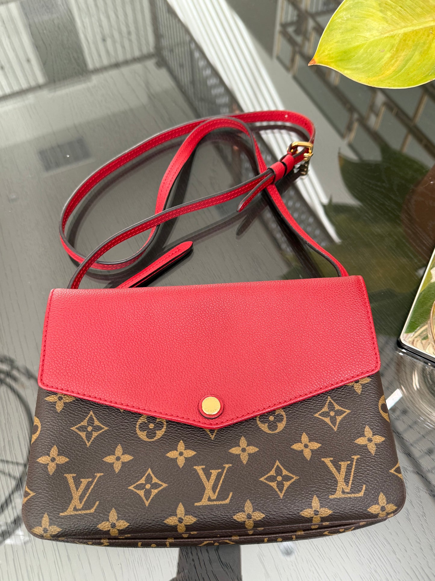 Twice Pochette in Cerise Red with Dustbag -π
Year: 2015