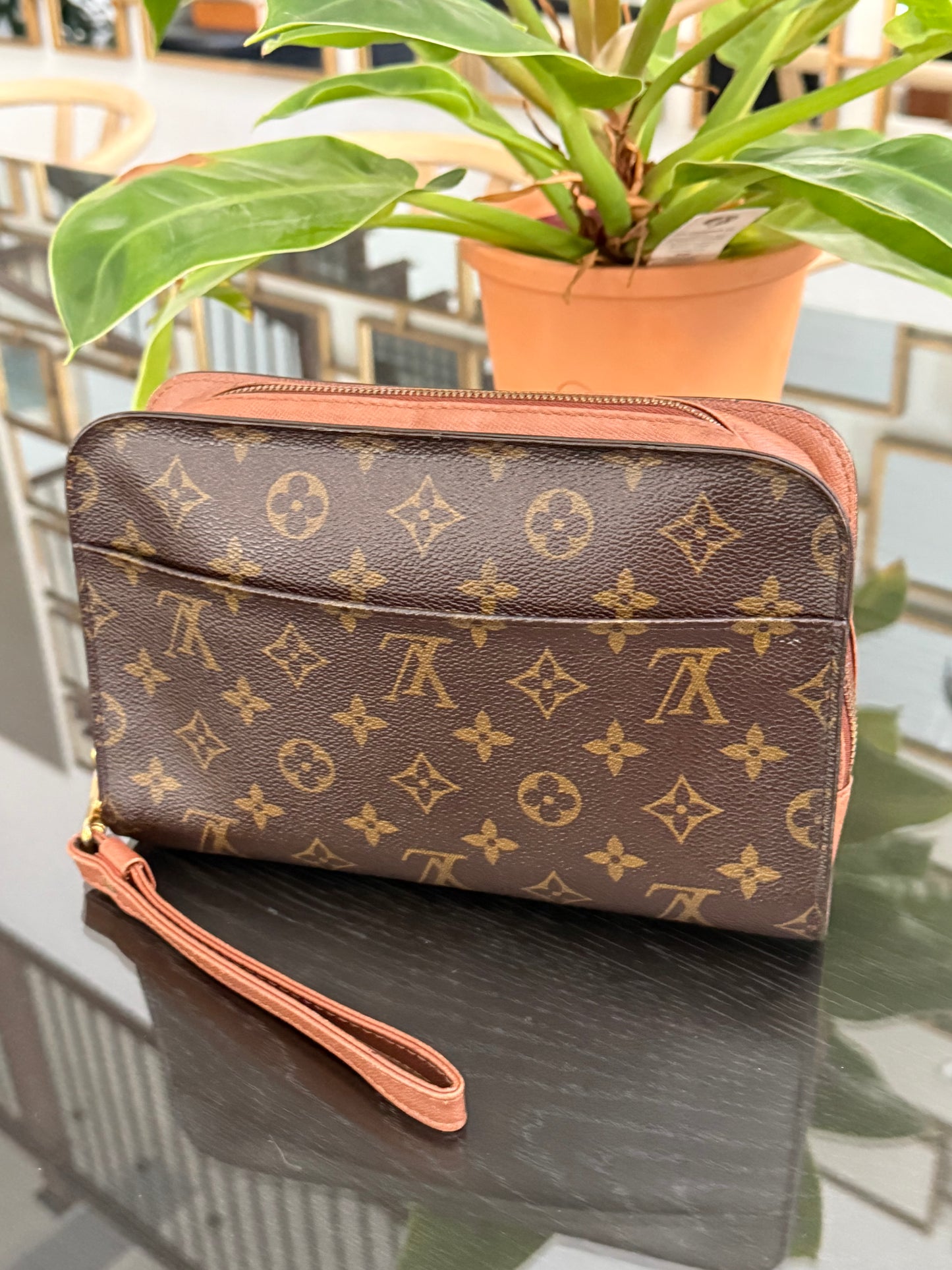Orsay Clutch
๐๏ธ Year: 1993