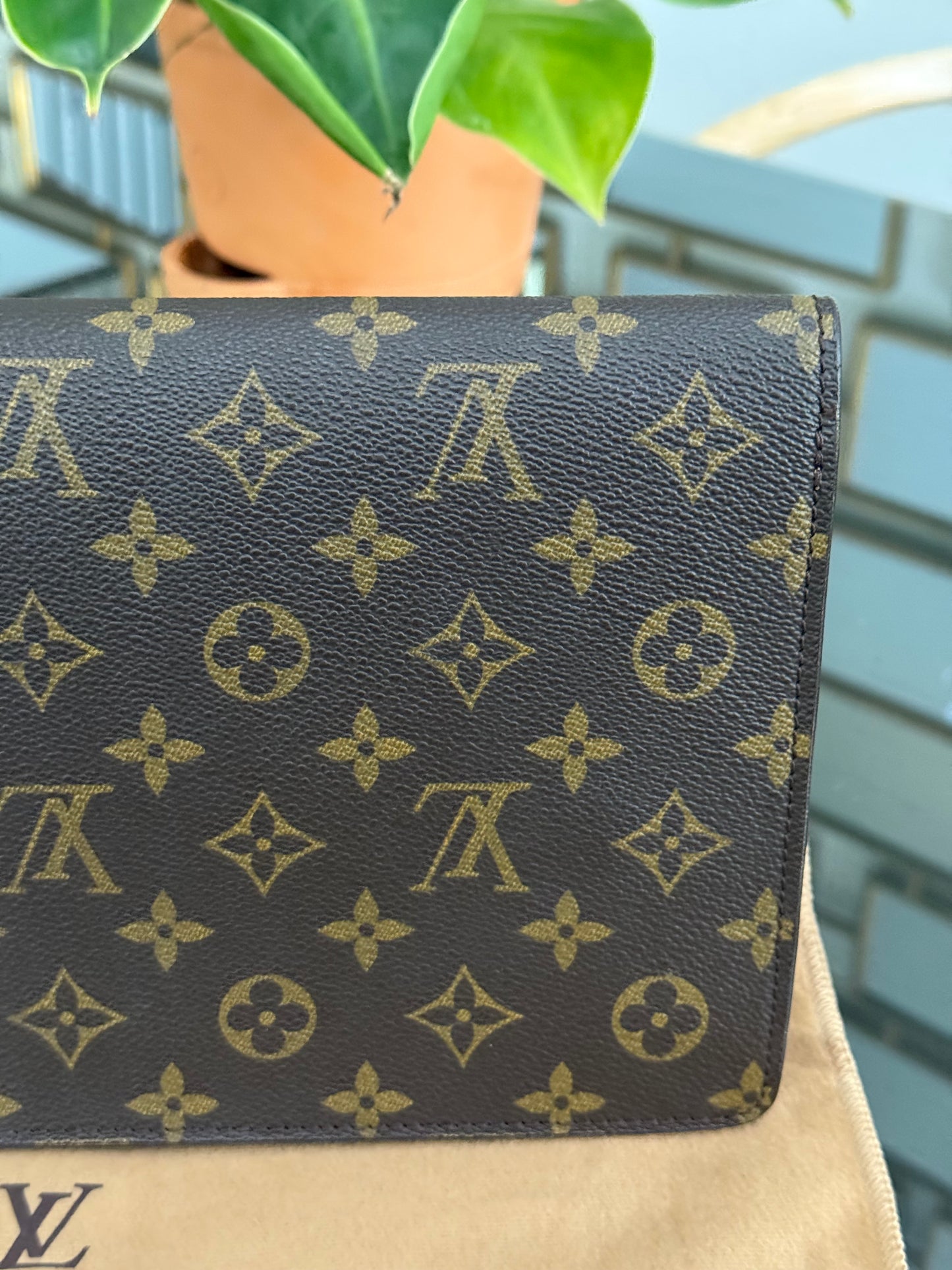 Chaillot Clutch w/ Dustbag 🗓️ Year: 1987