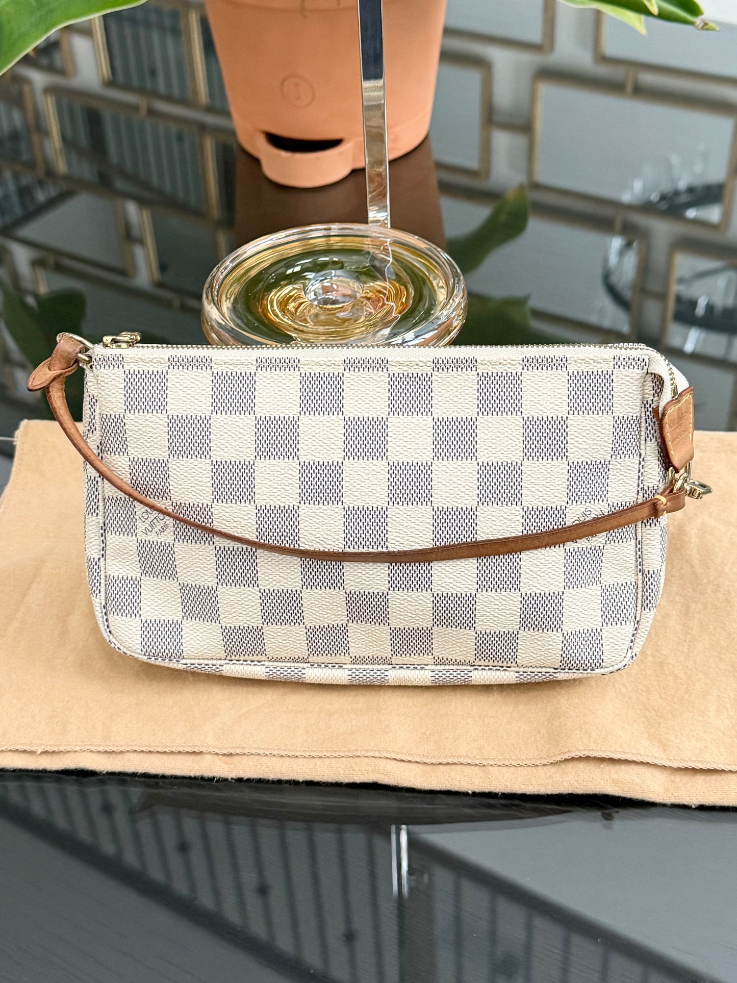 Pochette Accessories in Azur - π
Year: 2007