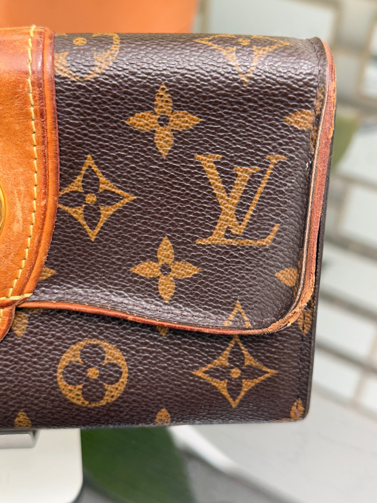 Boetie Wallet w/ 16 Cardholders - ๐
Year: 2011
