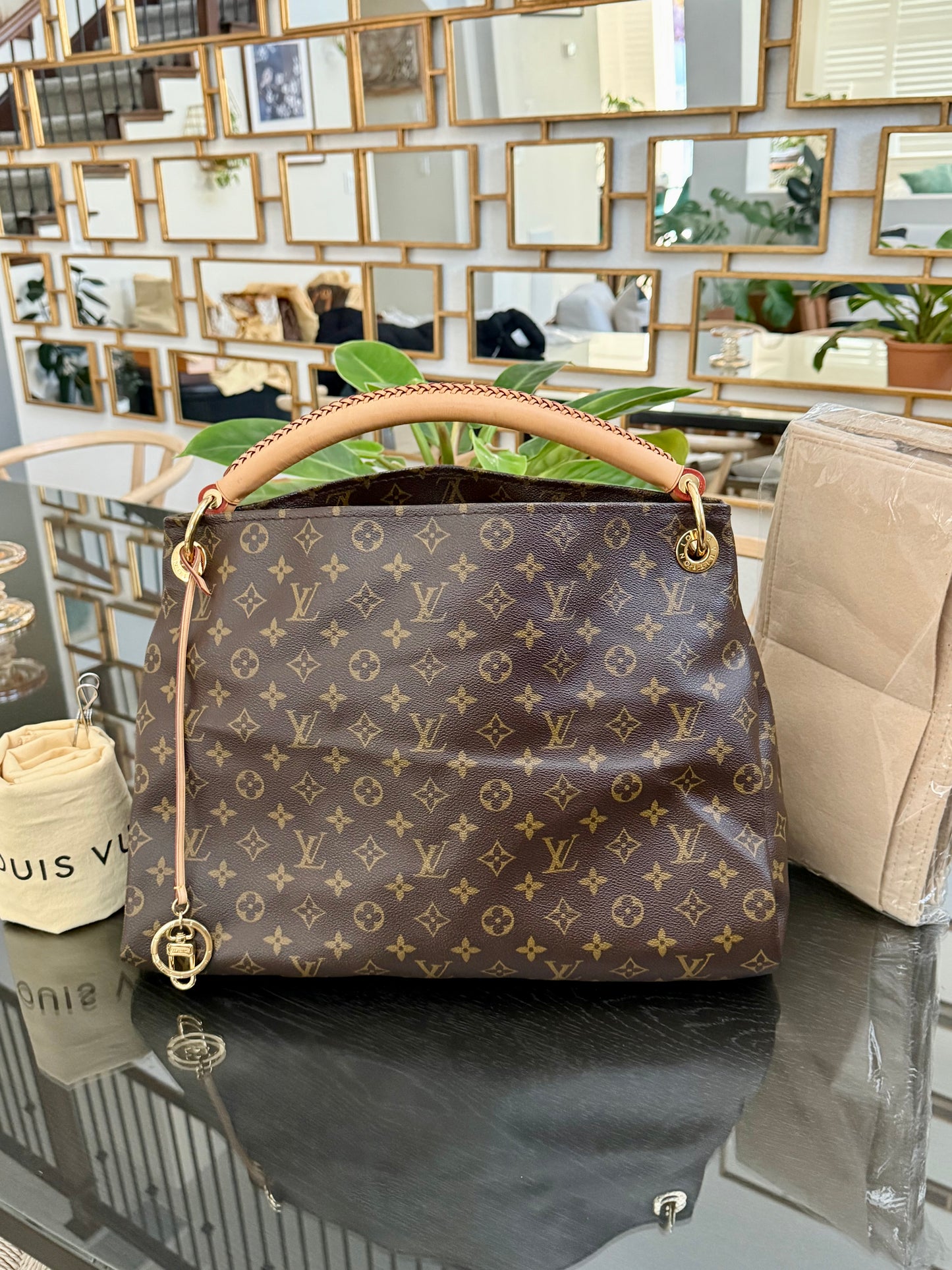 Artsy MM with Dustbag and Insert Organizer - ๐
Year: 2011