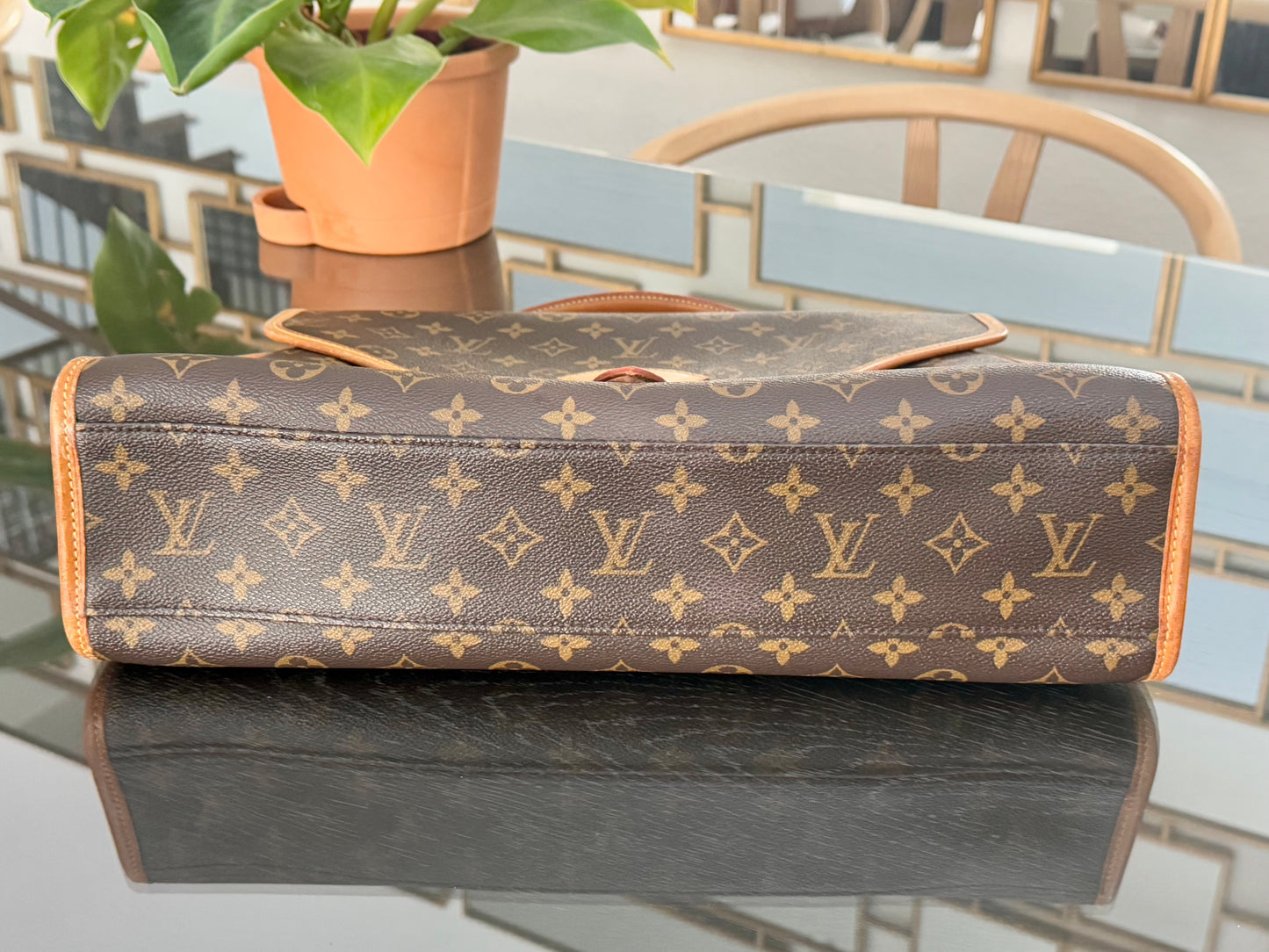 Beverly GM Satchel Crossbody - ๐
Year: 1996