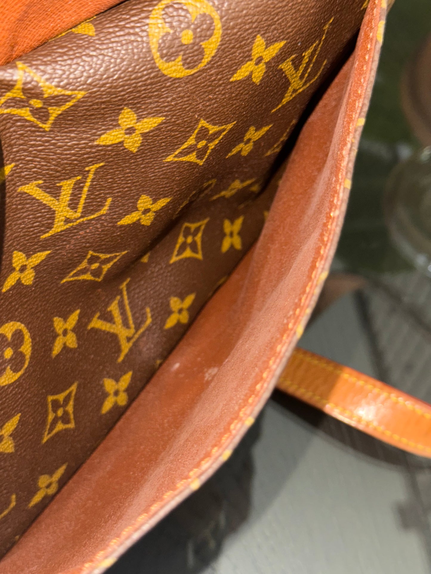 Jeaunefille GM Crossbody - ๐
Year: 1988
