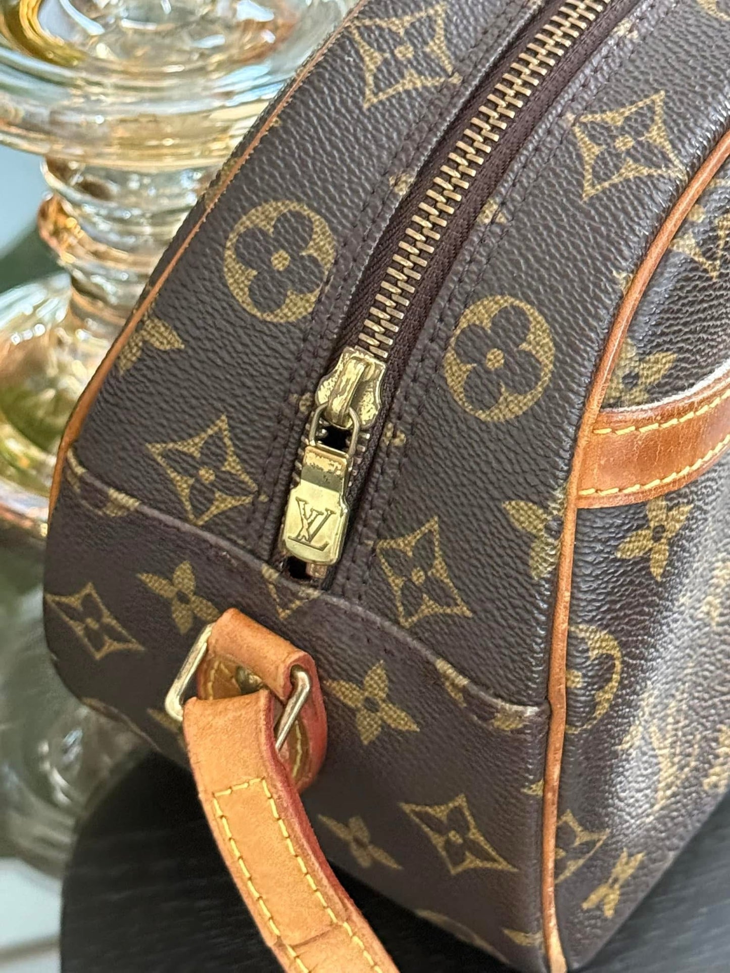 Blois Crossbody -๐๏ธ Year: 1999