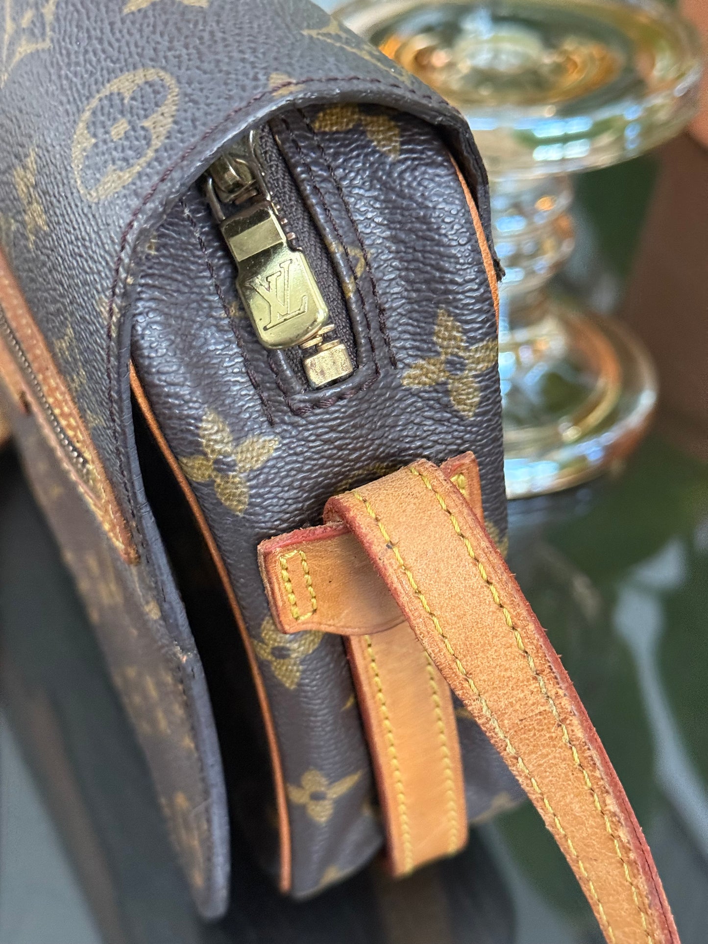 St. Germain 28 Crossbody Bag
๐๏ธ Year: 1995