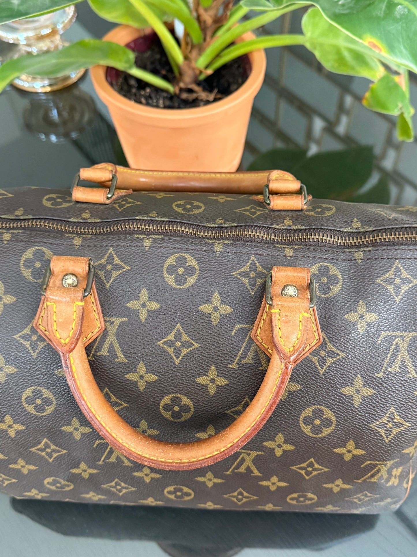 Speedy 30 with π Lock & Key - π
Year: 1989