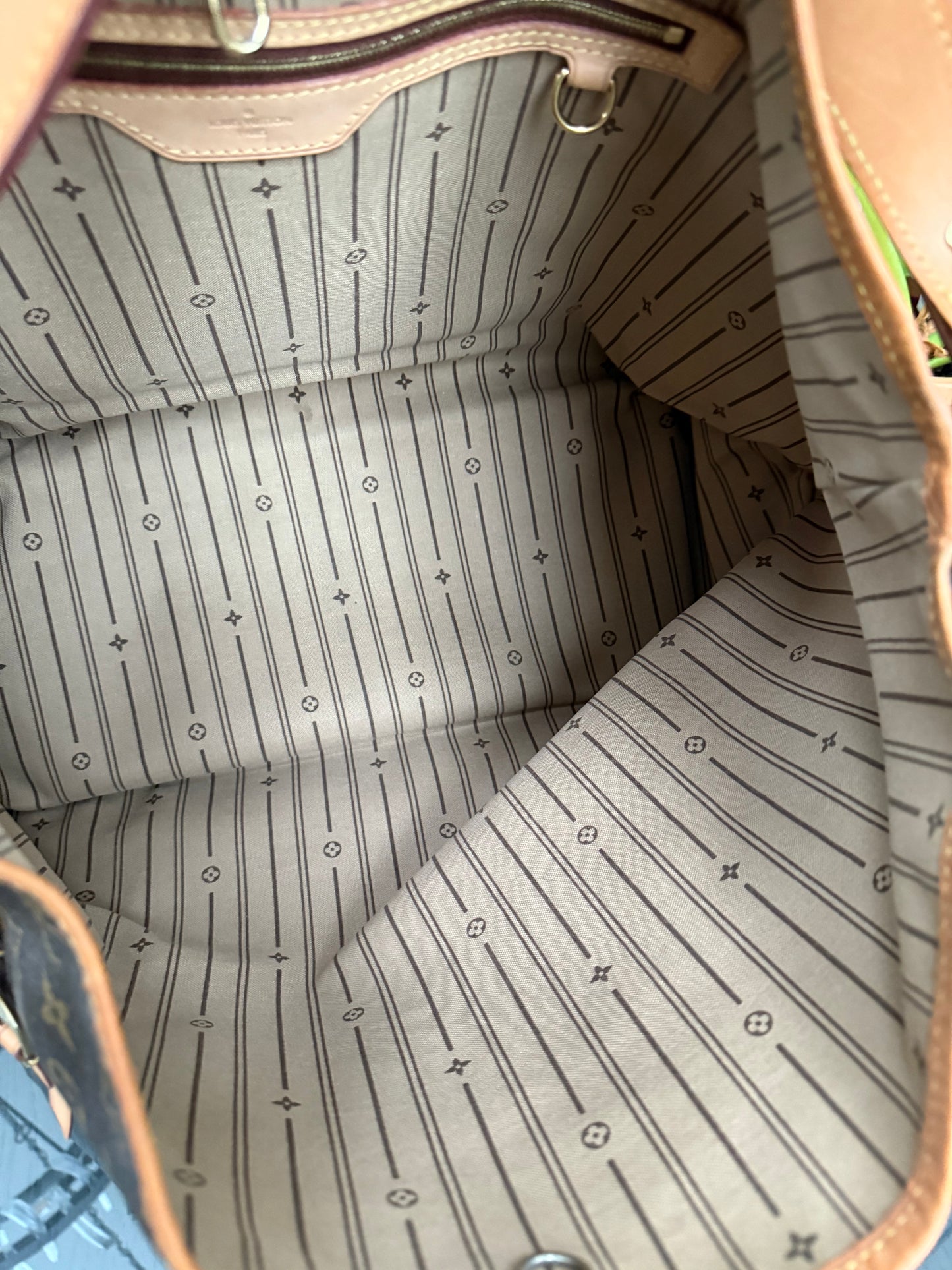 Delightful GM with Dustbag and Insert organizer ๐
Year: 2011