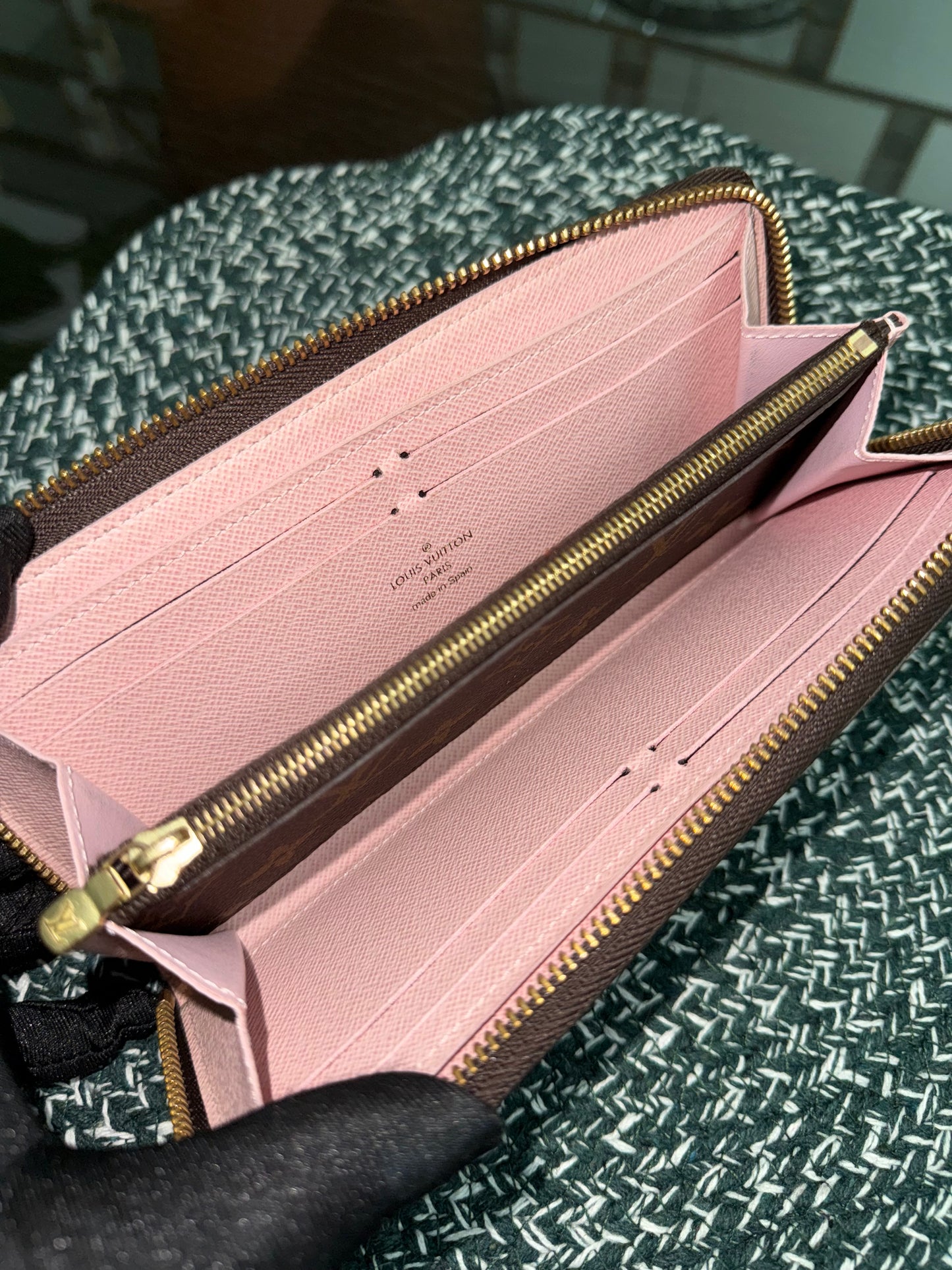 Clemence Wallet in Rose Ballerine with Dustbag and box 🗓️ Year: 2017