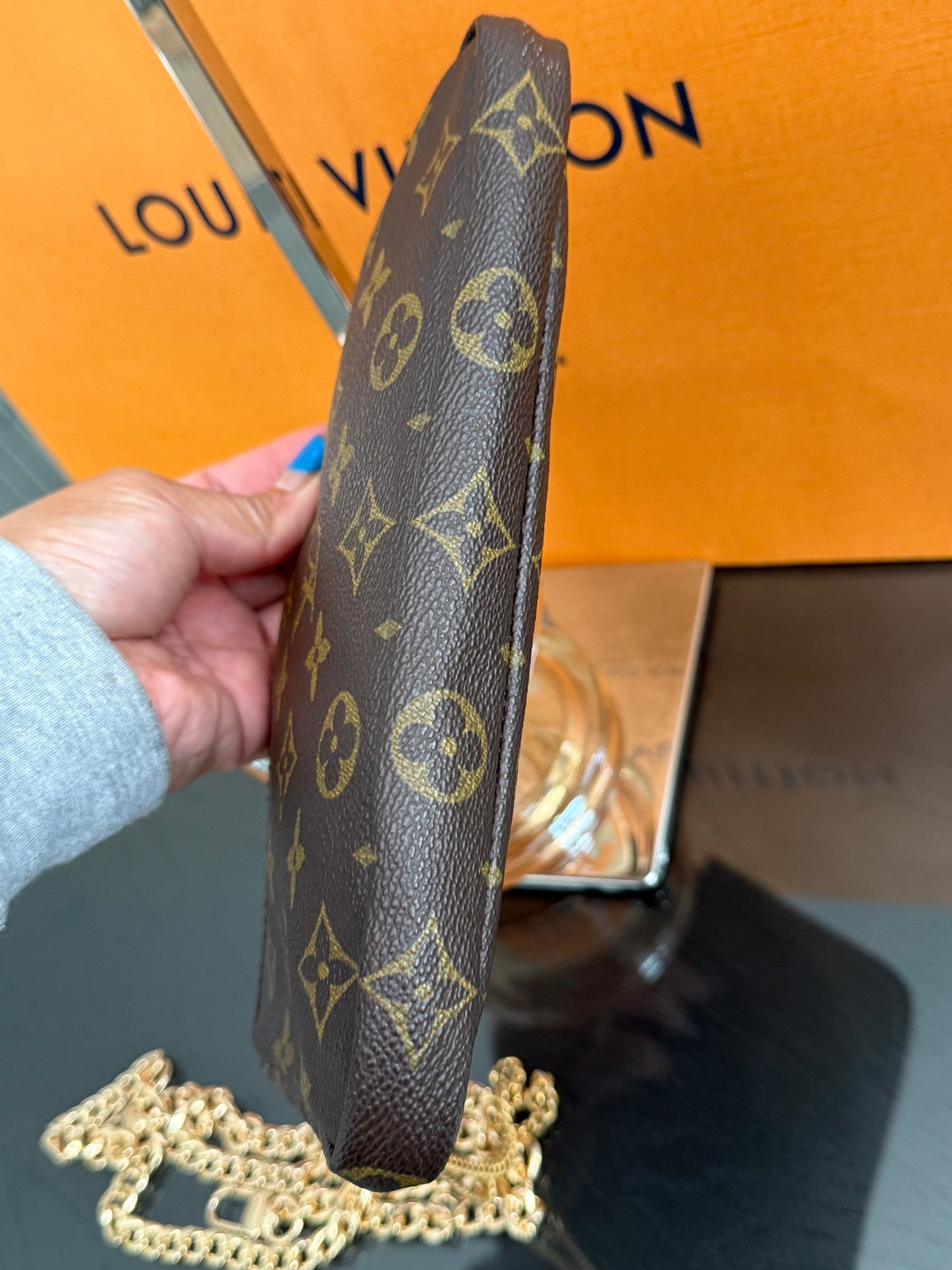Sac Shopping Pouch with Generic Gold Strap
