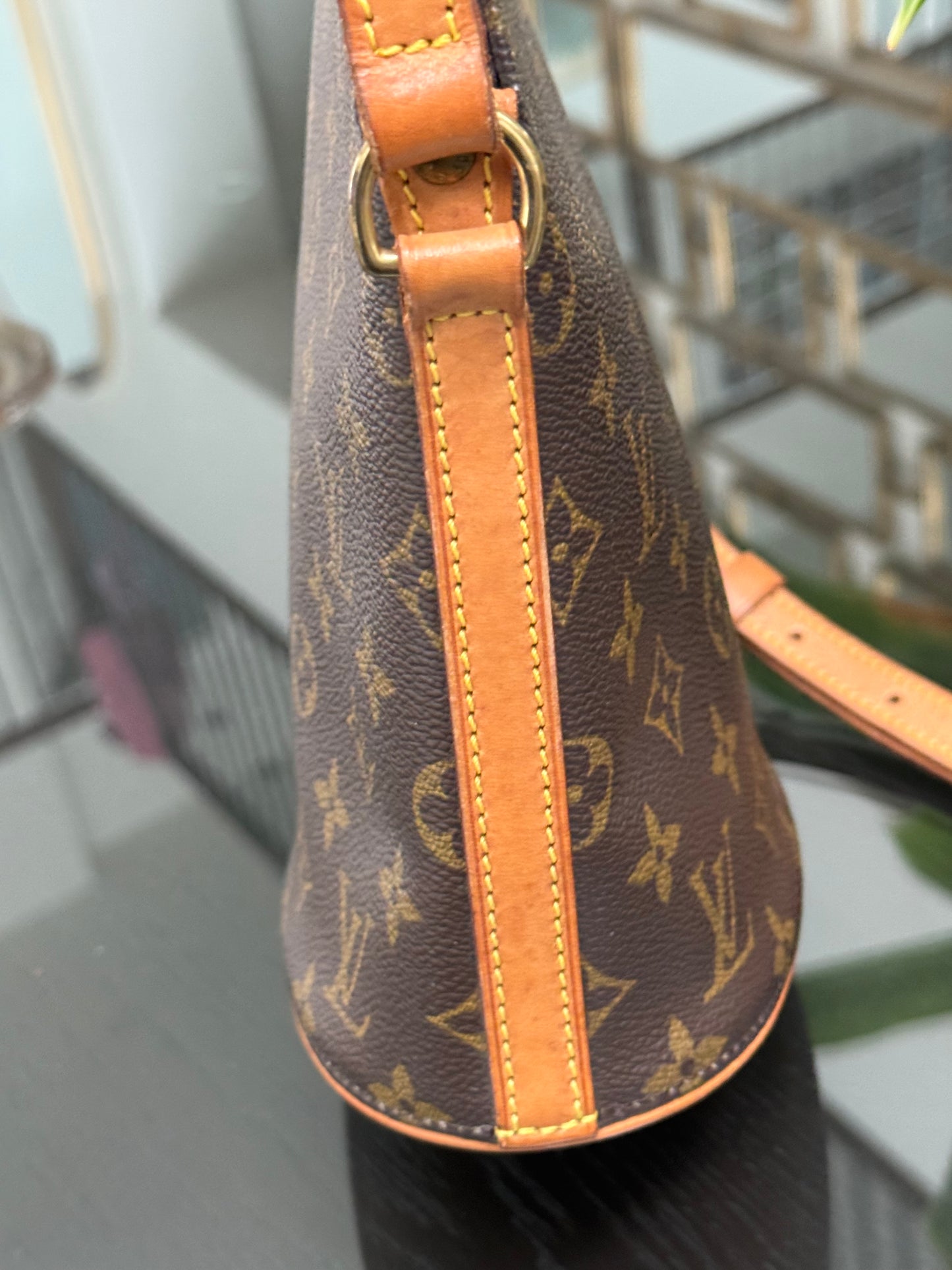 Drouot Crossbody
π
Year: 1996