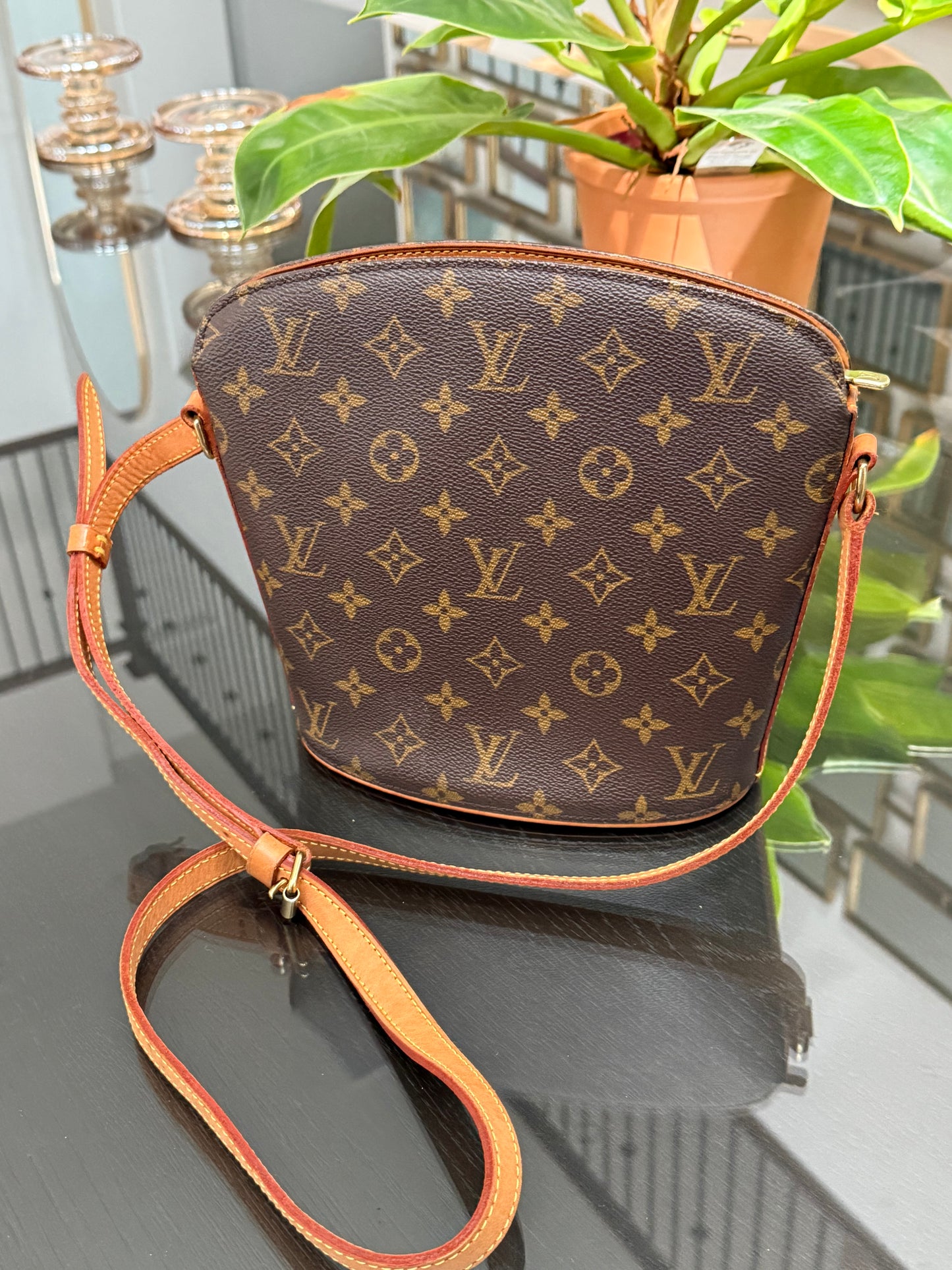 Drouot Crossbody
π
Year: 2000