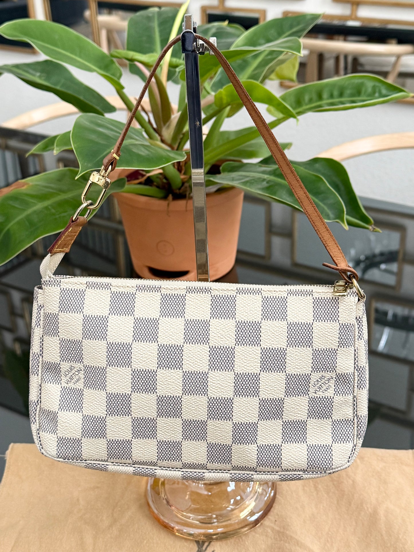 Pochette Accessories in Azur - π
Year: 2007