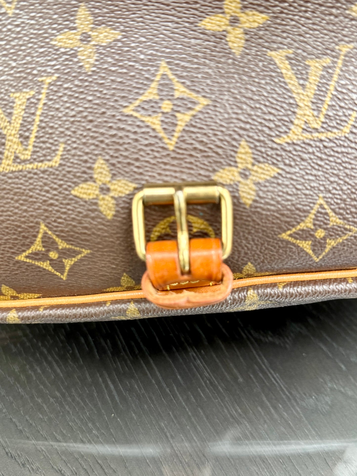 Saumur 30 Crossbody -Year: 1994