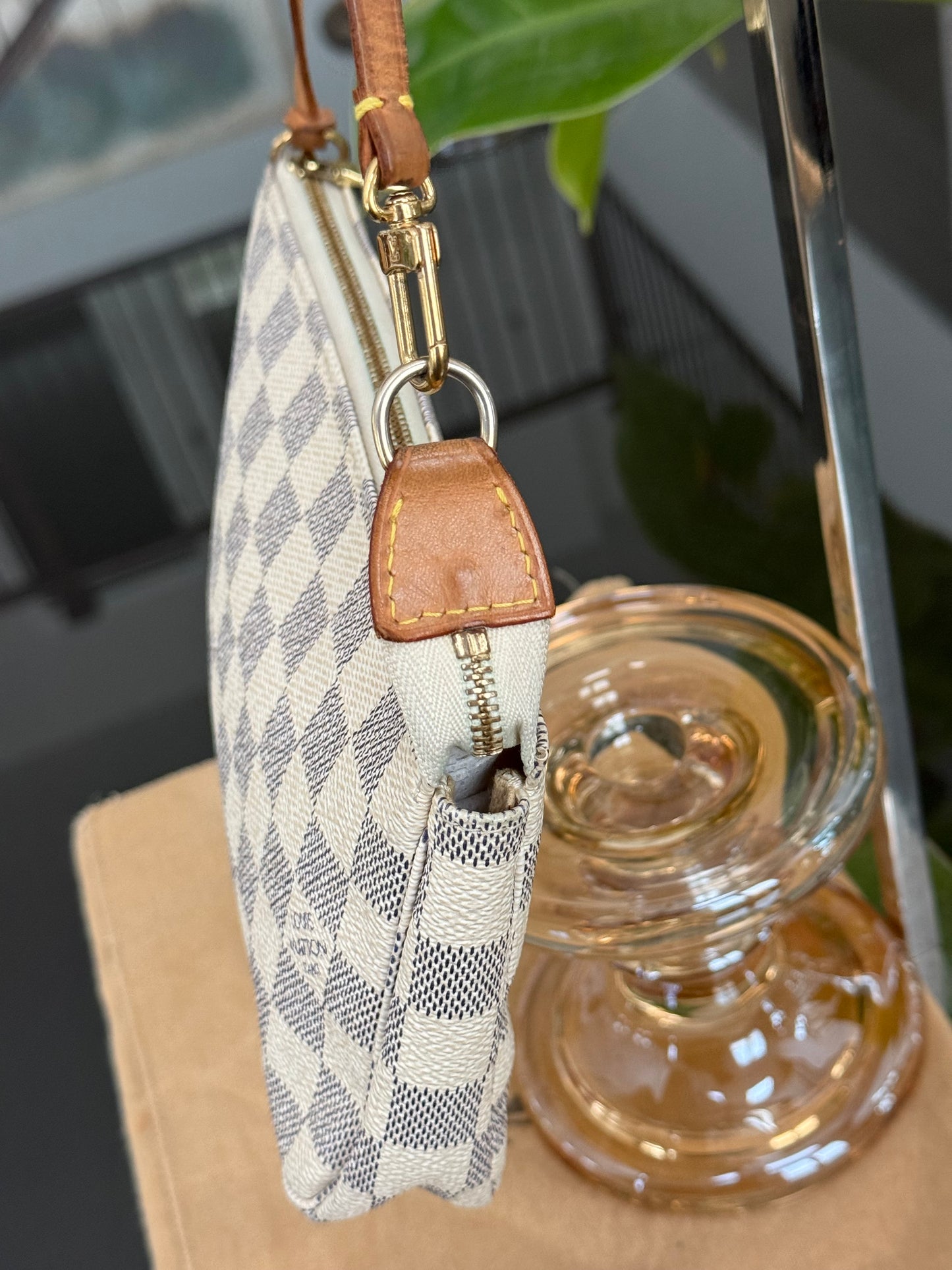 Pochette Accessories in Azur - π
Year: 2007