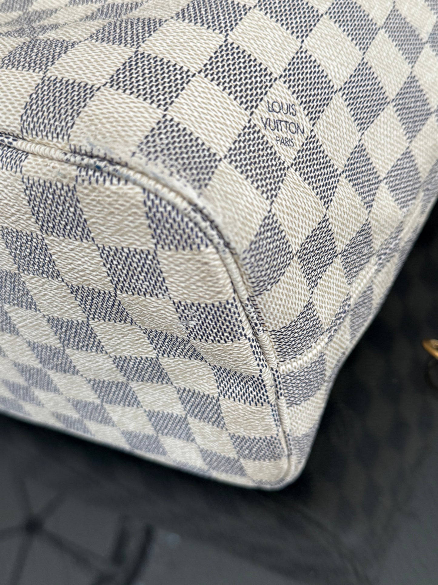 Neverfull MM Azur w/ Dustbag
๐๏ธ Year: 2012