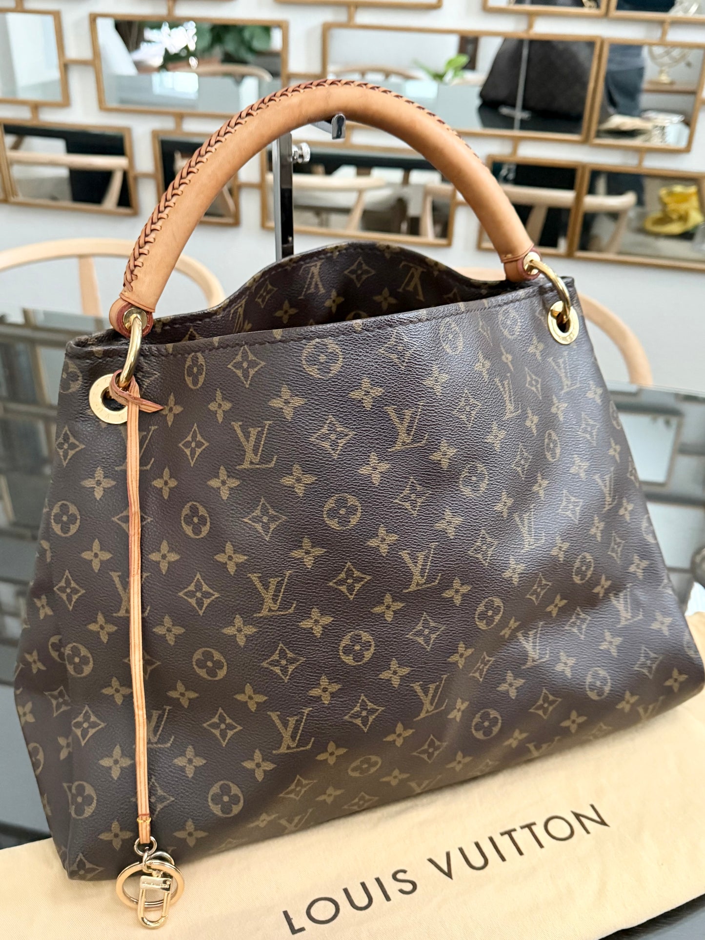 Artsy MM with Dustbag and Insert Organizer - ๐
Year: 2010