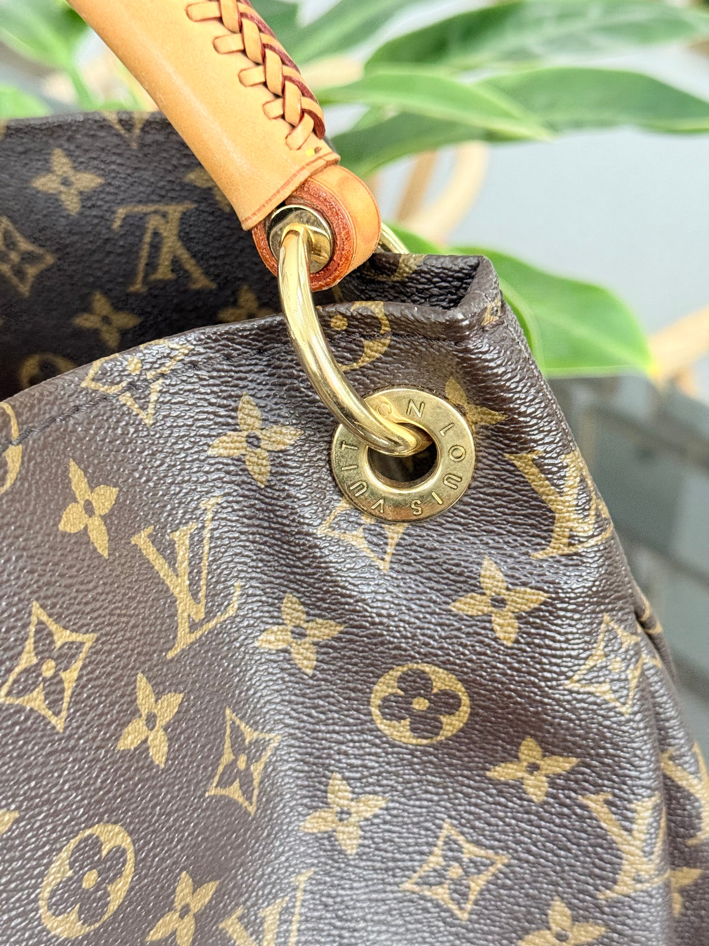 Artsy GM with Dustbag and Insert Organizer - 📅 Year: 2010