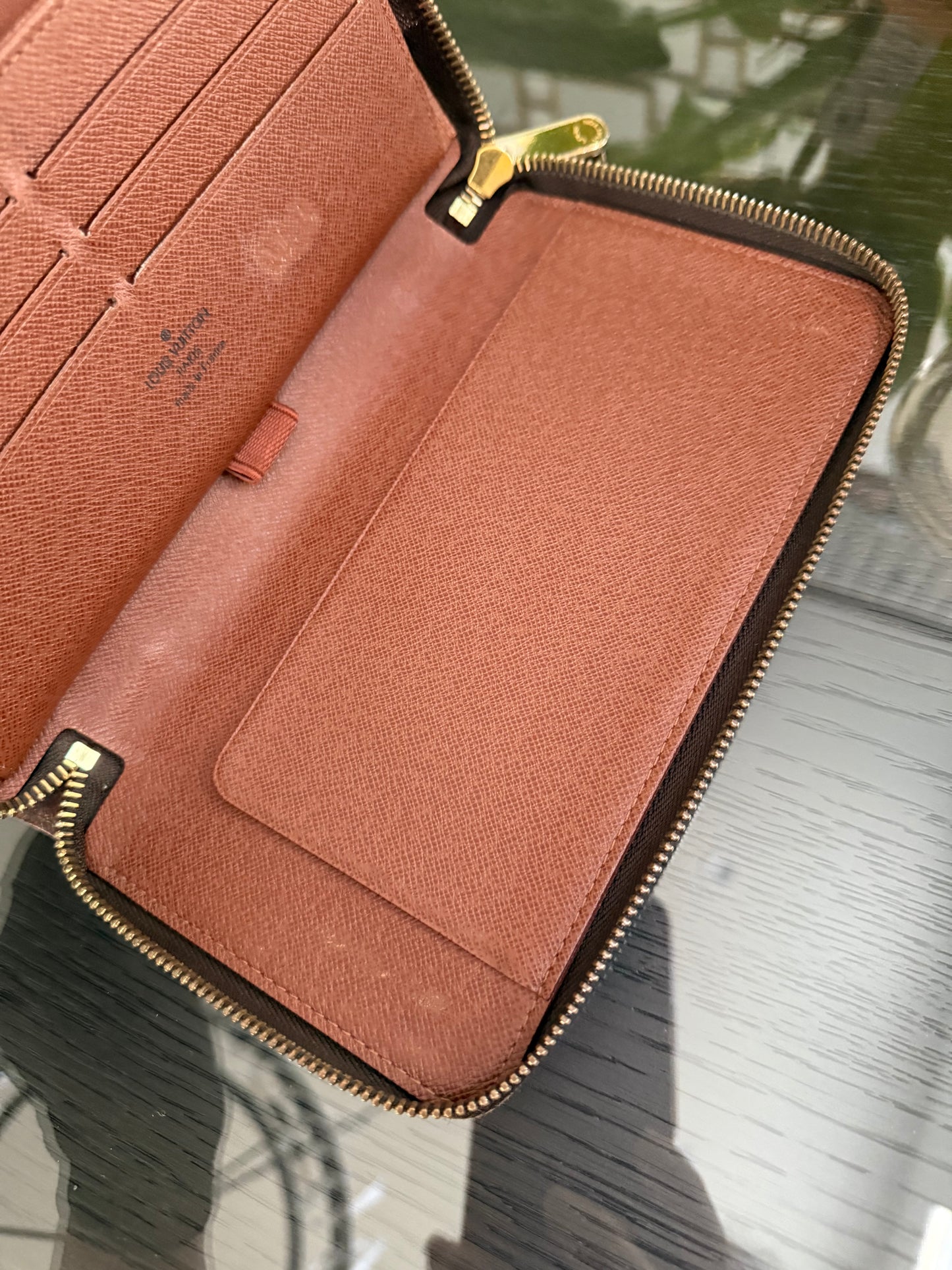 Zippy Wallet Organizer ๐
Year: 2008