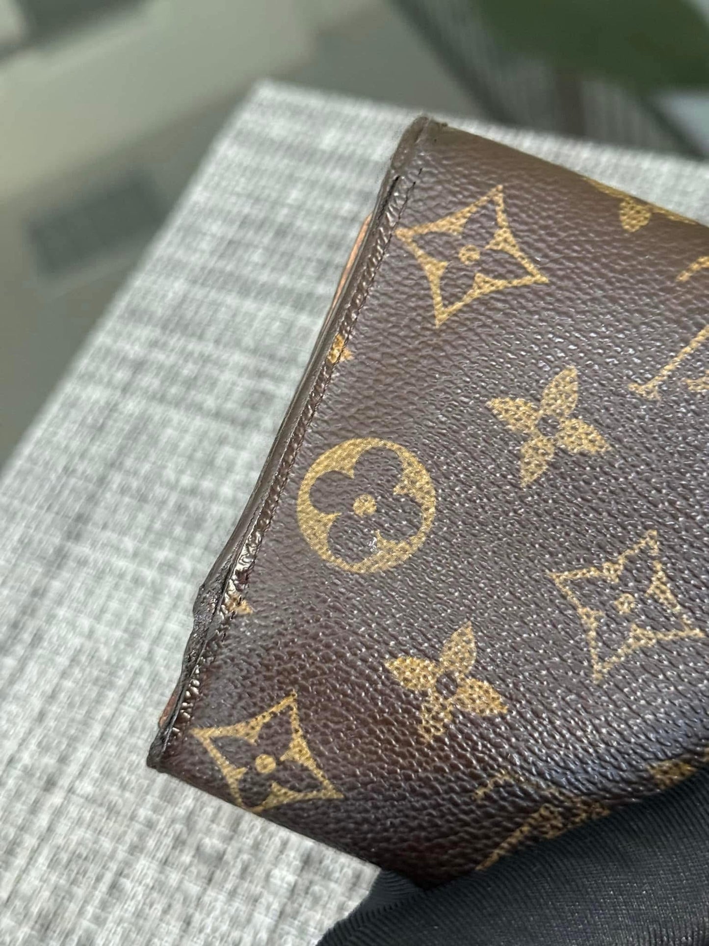 International Wallet with 8 Cardholders ๐๏ธ Year: 2008